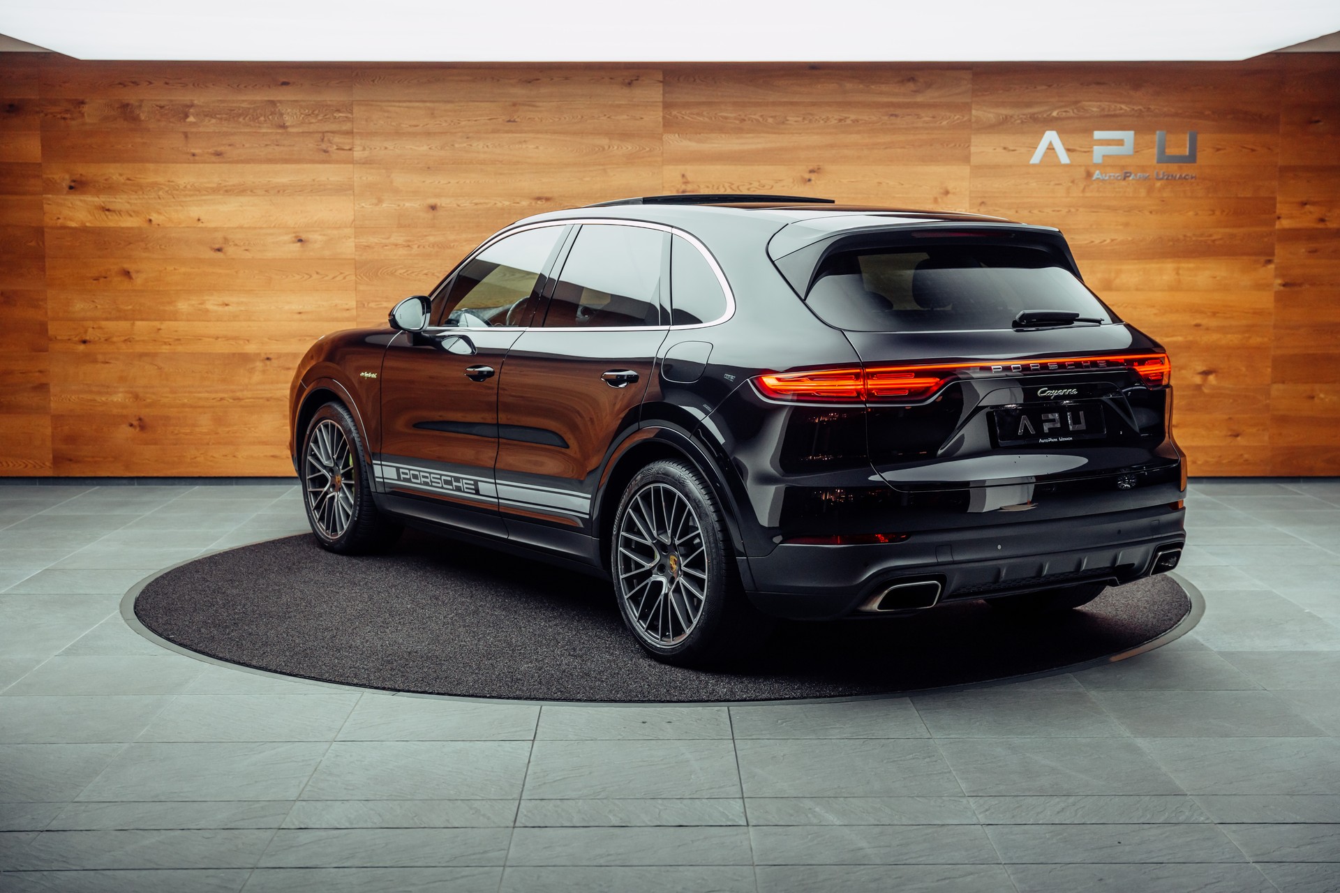 PORSCHE Cayenne E-Hybrid-image-2