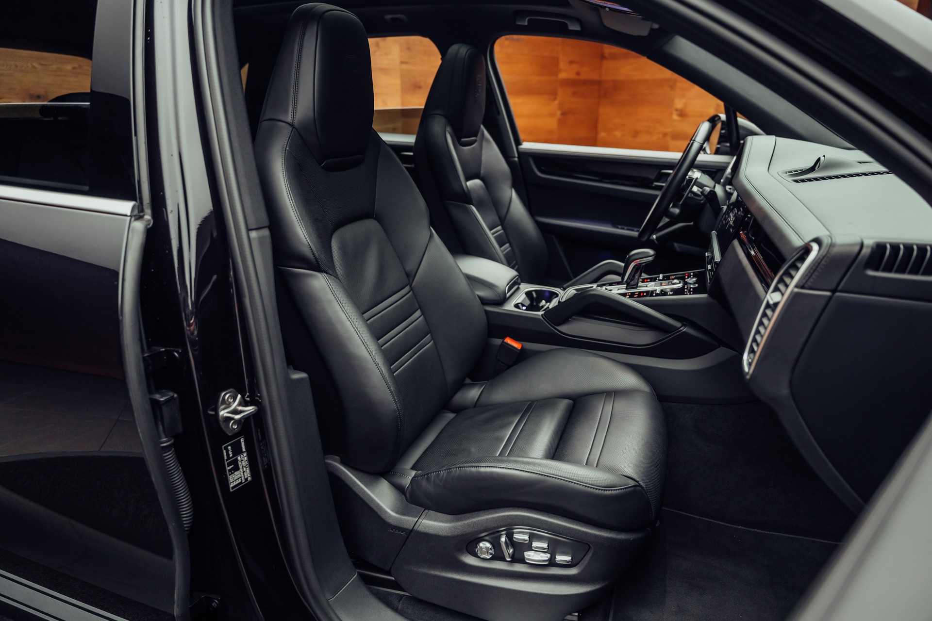 PORSCHE Cayenne E-Hybrid-image-5