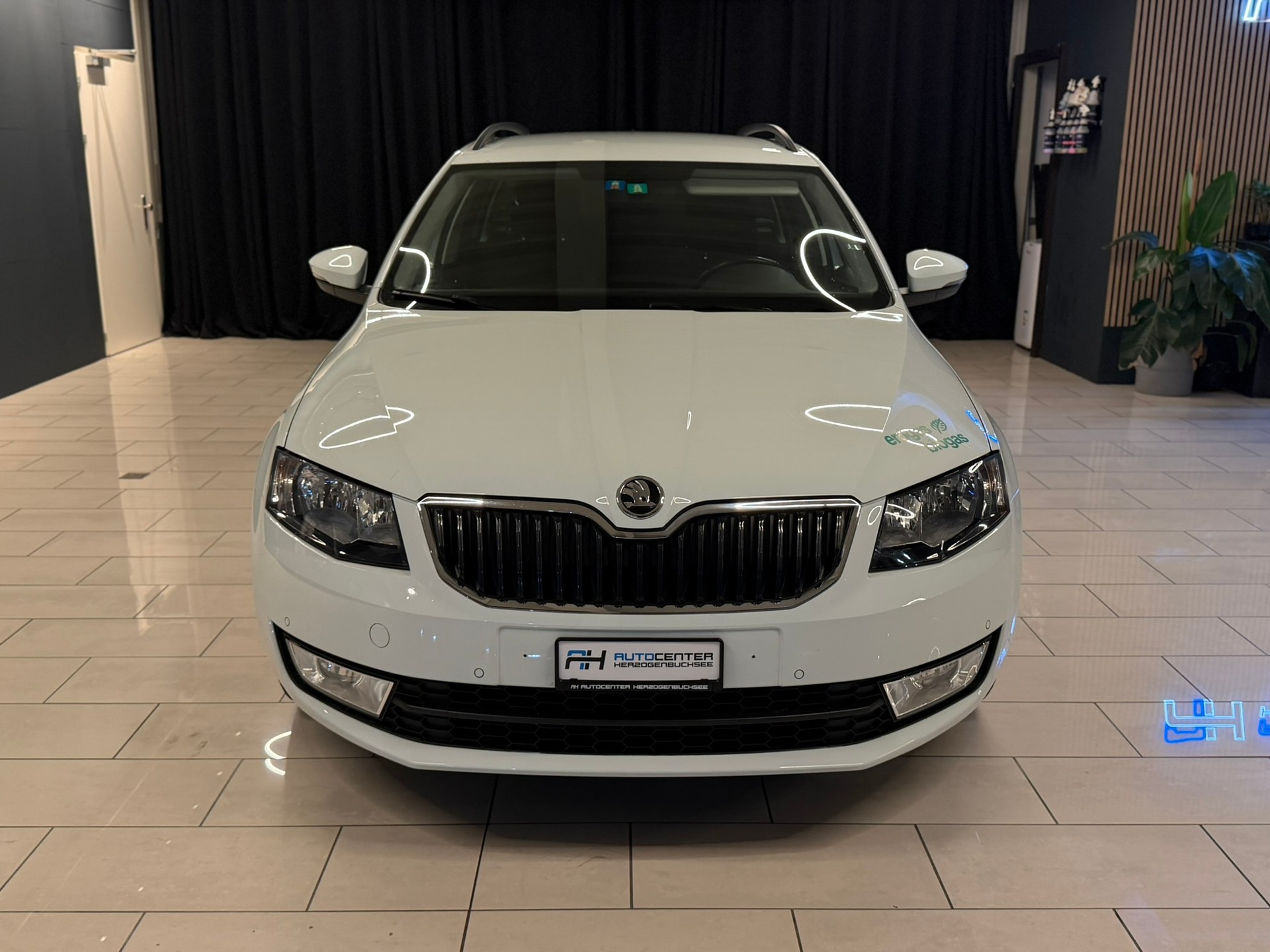 SKODA Octavia Combi 1.4 TSI G-tec Ambition CNG DSG-image-1