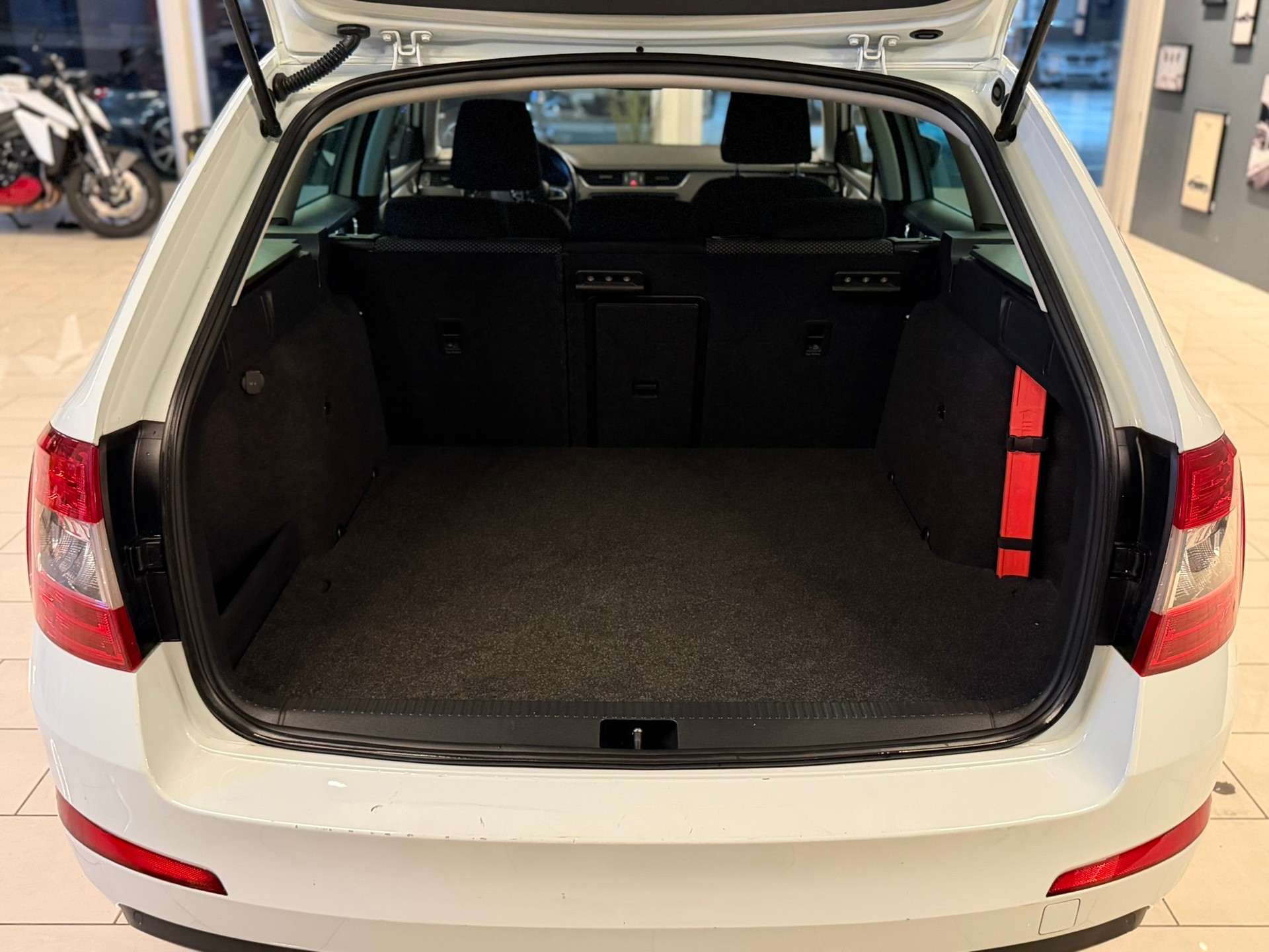 SKODA Octavia Combi 1.4 TSI G-tec Ambition CNG DSG-image-7