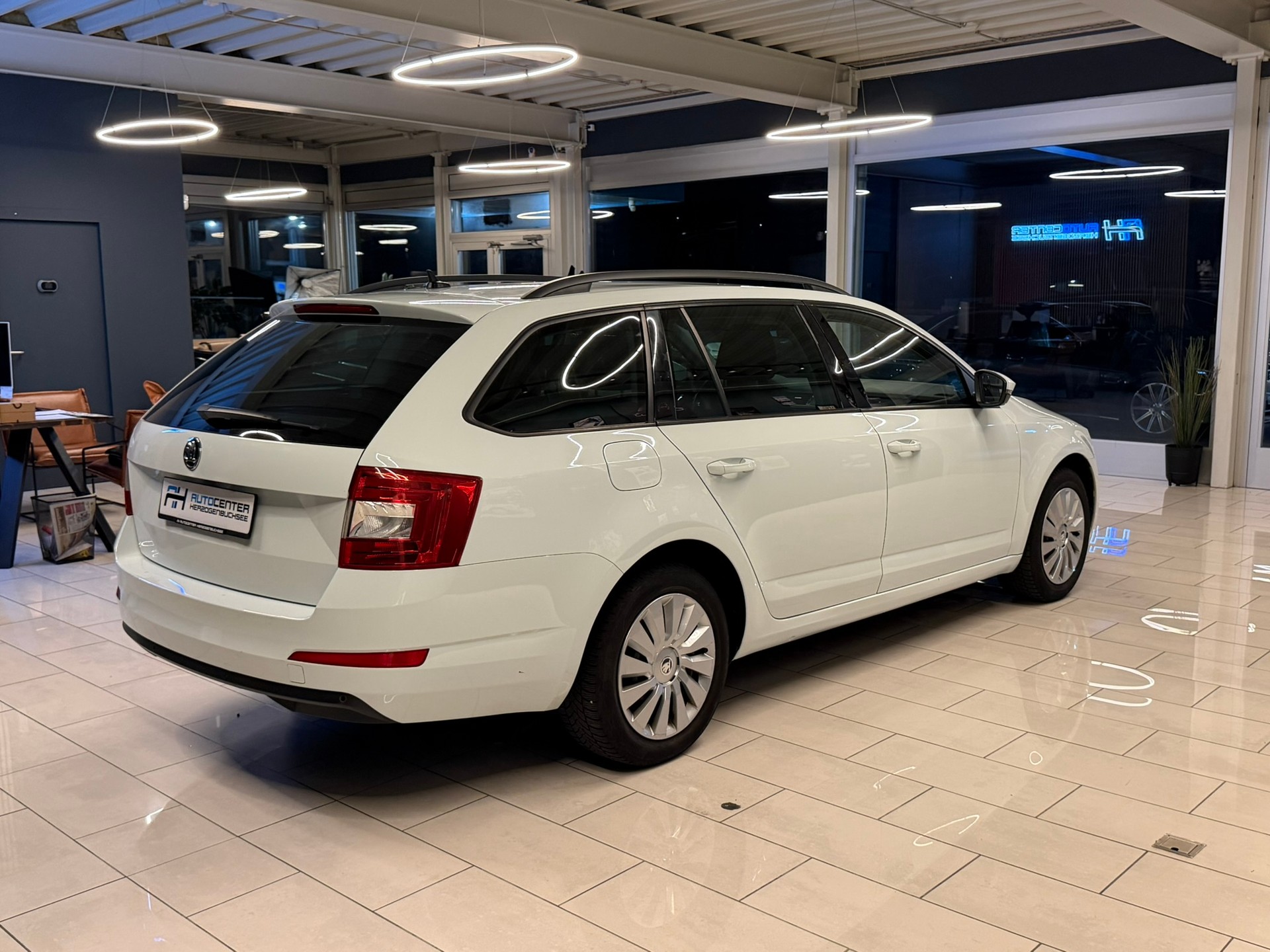 SKODA Octavia Combi 1.4 TSI G-tec Ambition CNG DSG-image-6