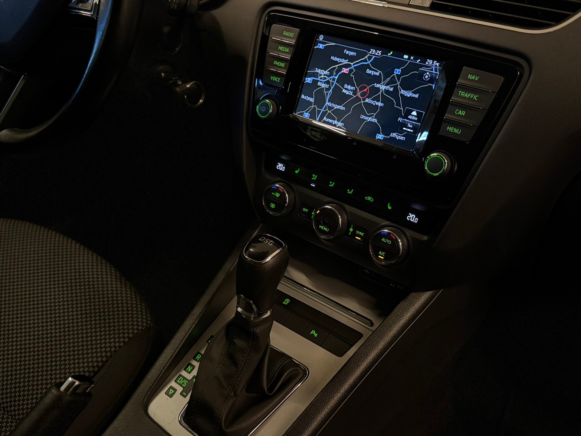 SKODA Octavia Combi 1.4 TSI G-tec Ambition CNG DSG-image-16