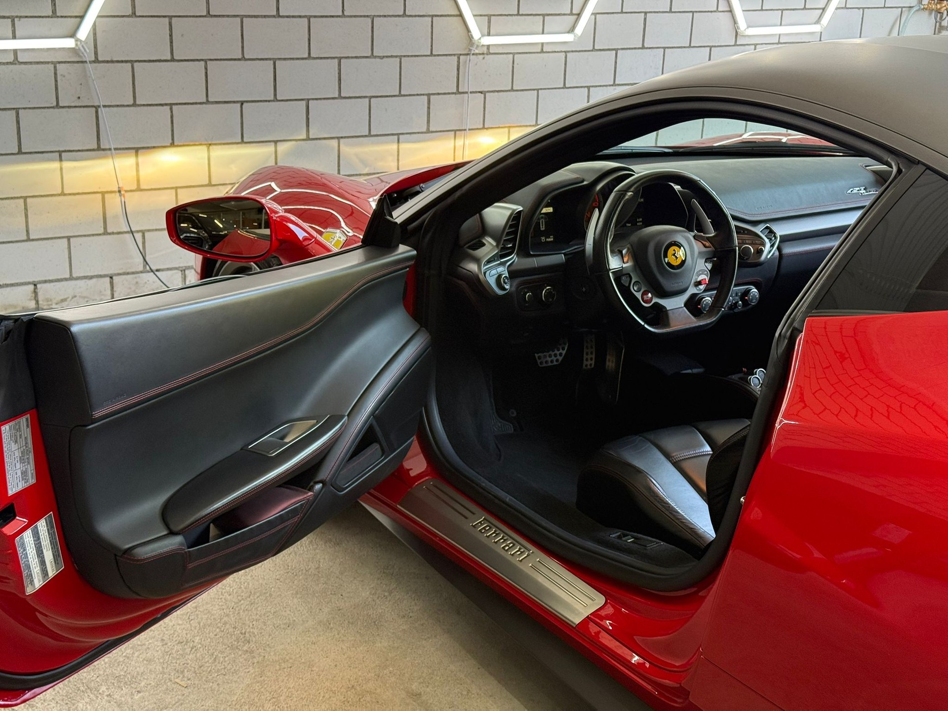 FERRARI 458 Italia 4.5 V8-image-4