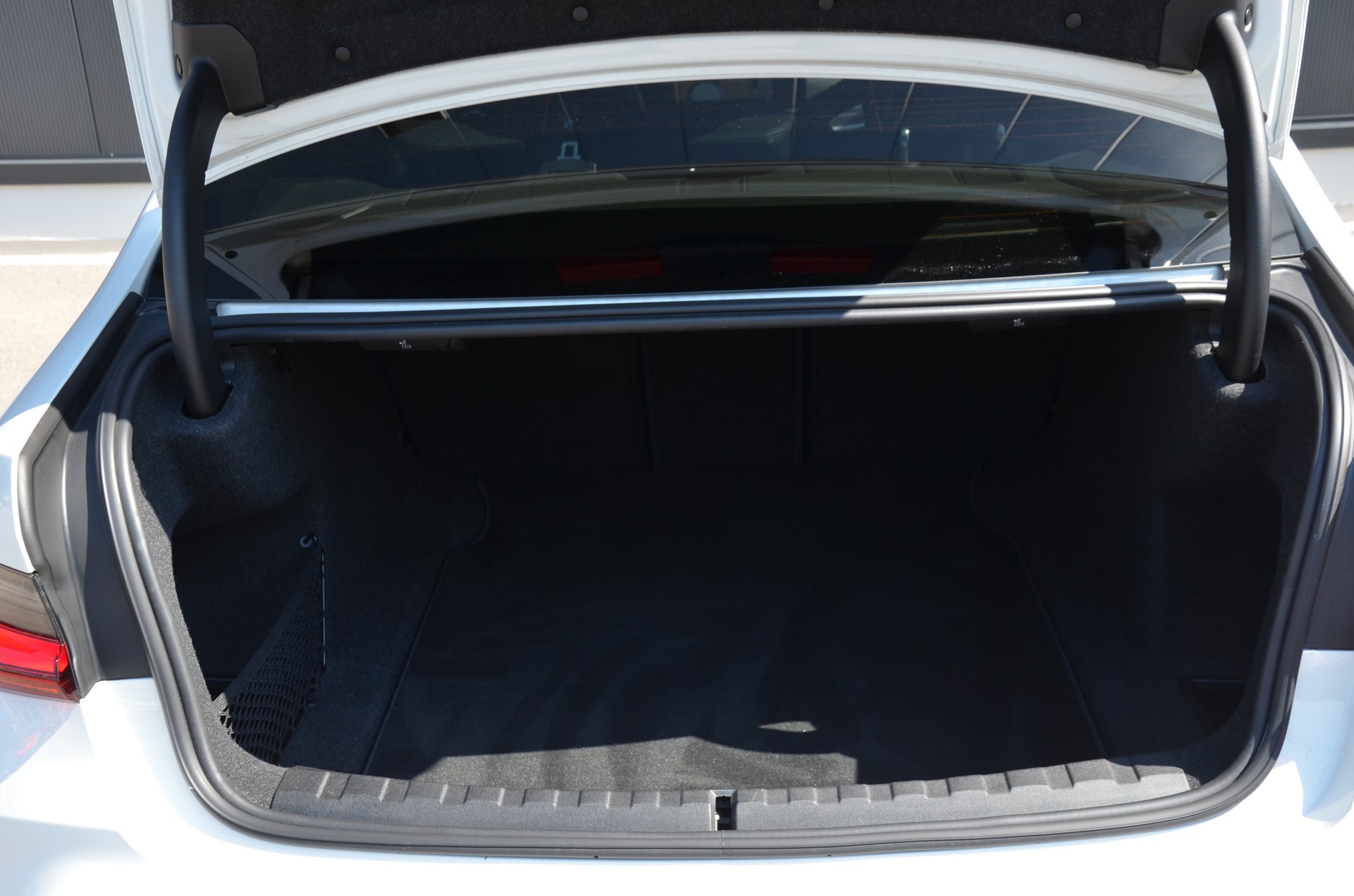BMW M3 Competition M xDrive-image-9