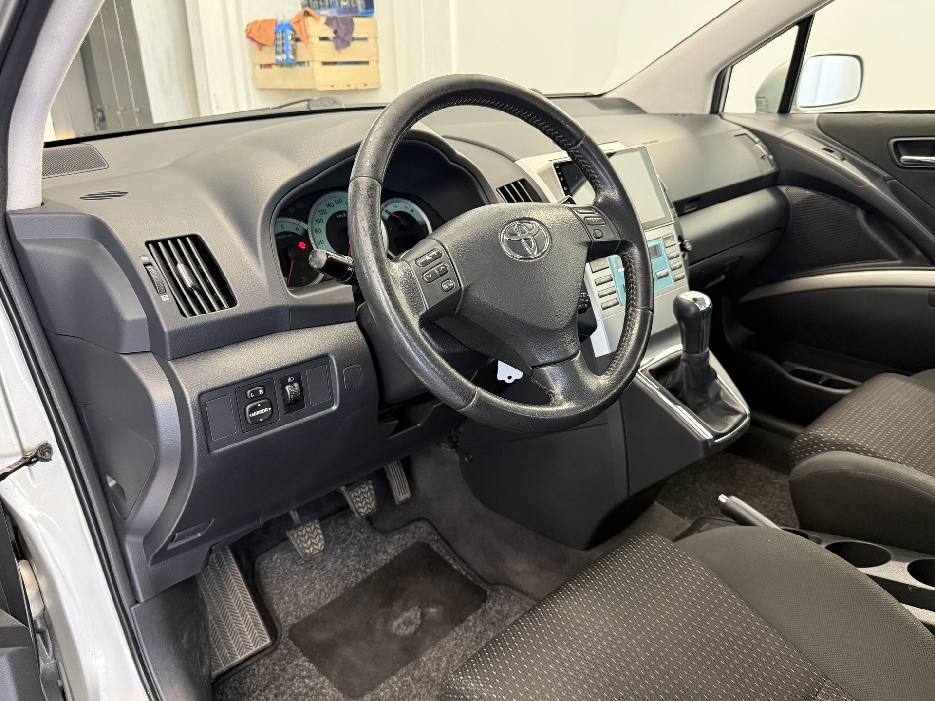 TOYOTA Corolla Verso 2.2 D-4D Linea Sol 7 Plätzer-image-8