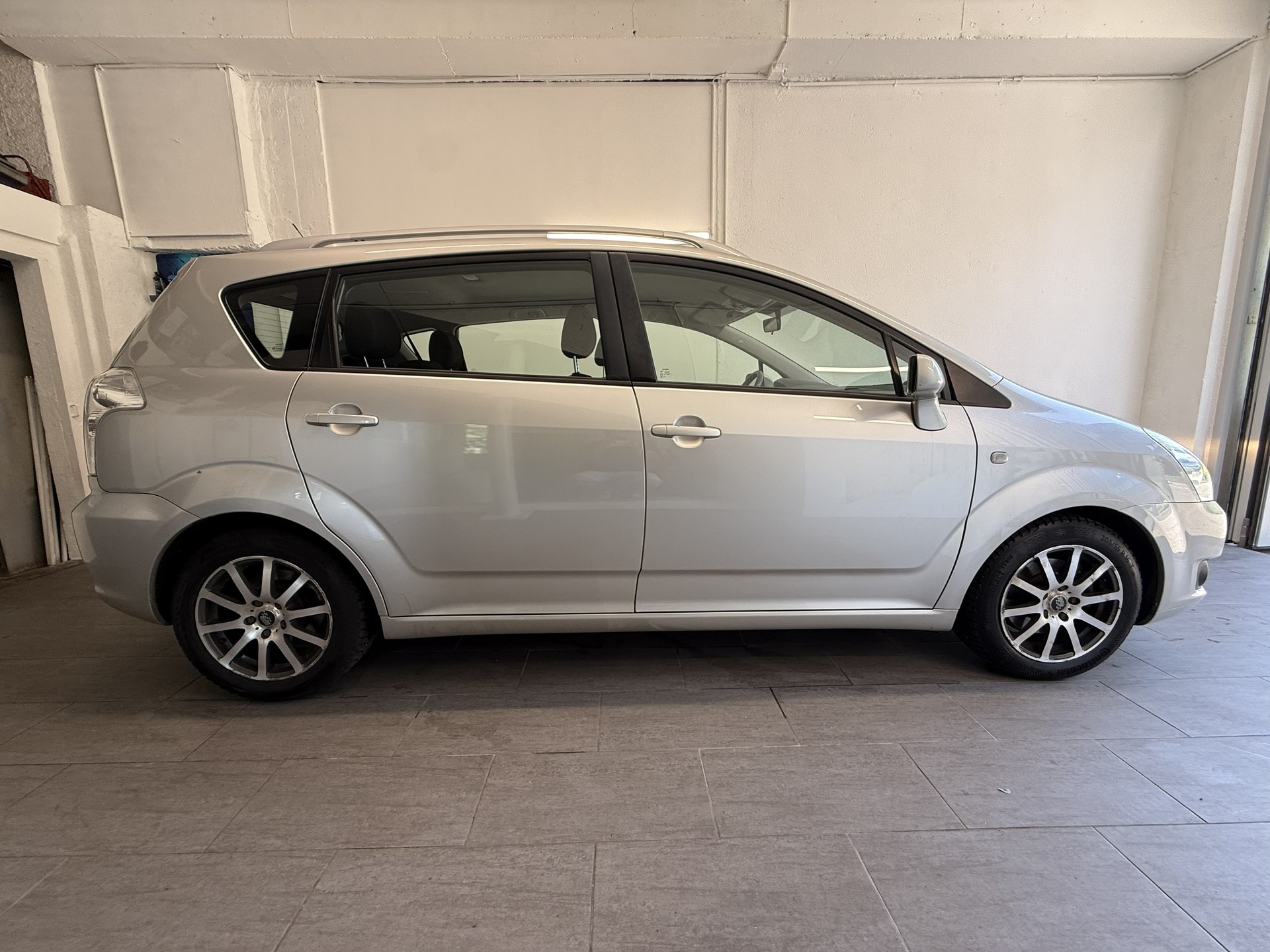 TOYOTA Corolla Verso 2.2 D-4D Linea Sol 7 Plätzer-image-5