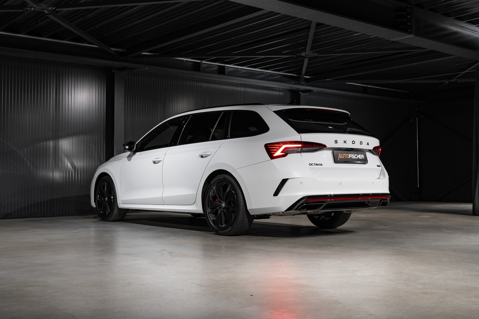 SKODA Octavia Combi 2.0 TSI DSG RS-image-8