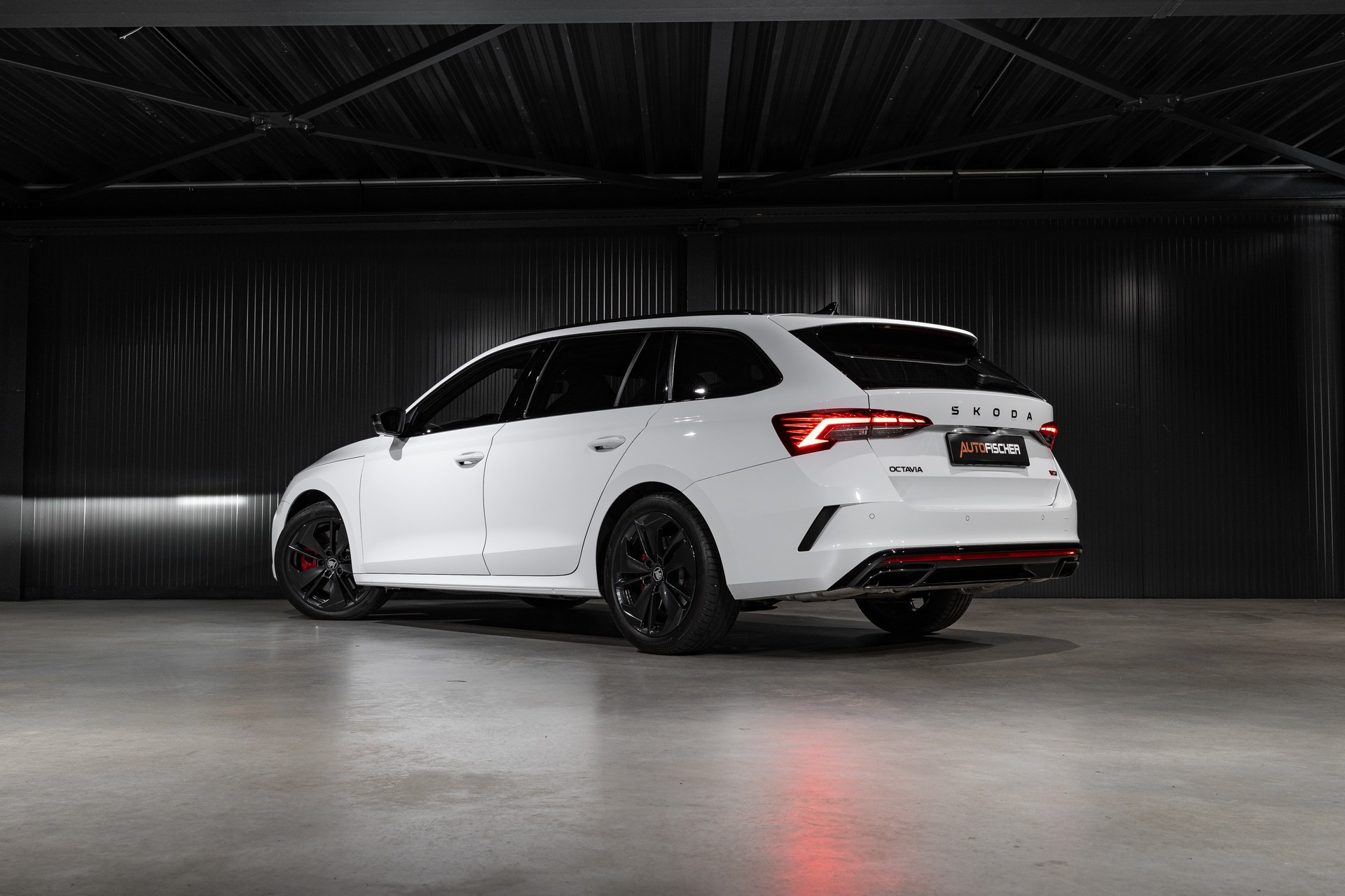 SKODA Octavia Combi 2.0 TSI DSG RS-showroom-element-1