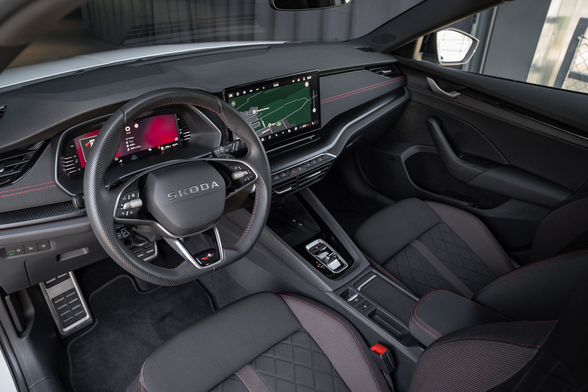 SKODA Octavia Combi 2.0 TSI DSG RS-image-12