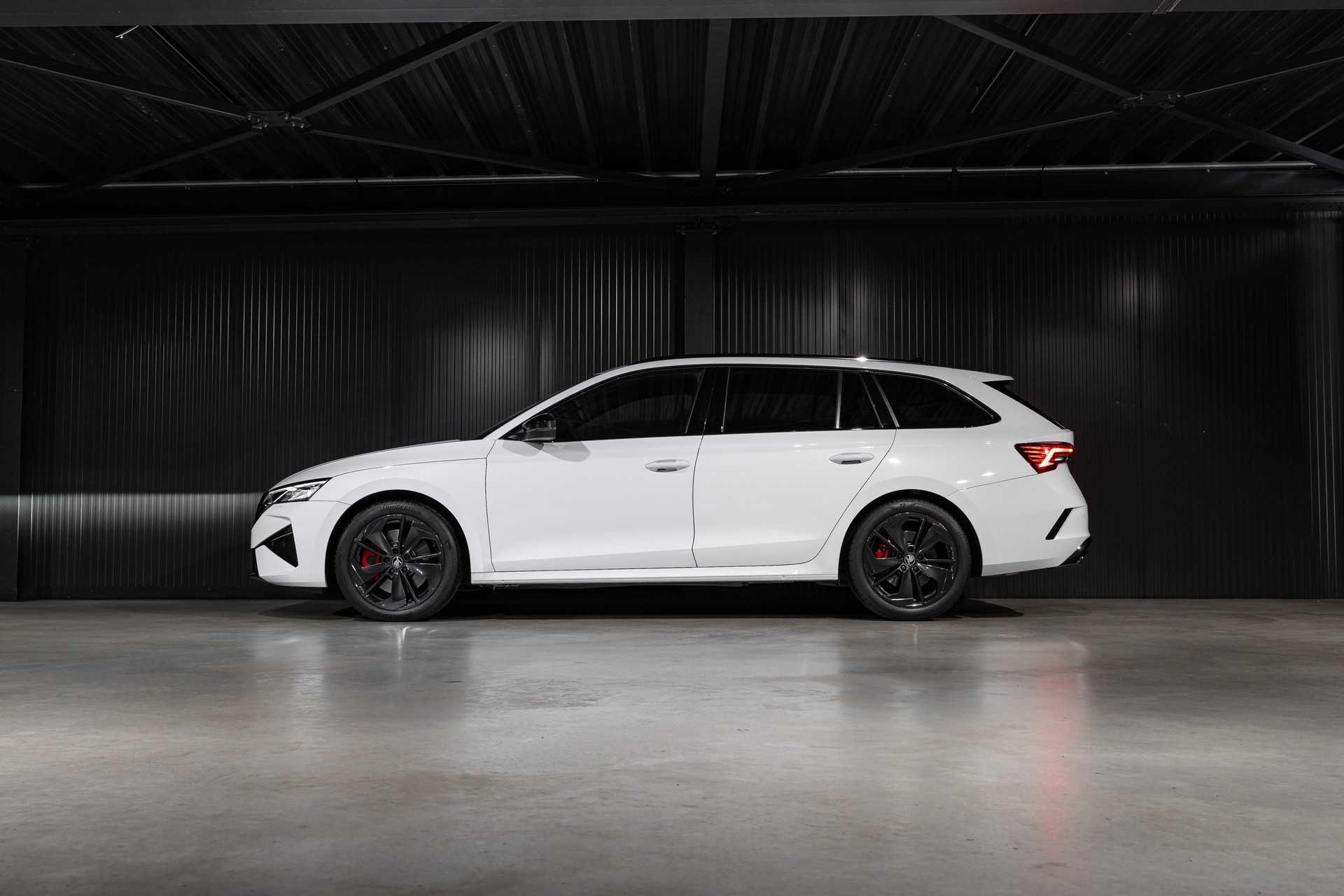 SKODA Octavia Combi 2.0 TSI DSG RS-showroom-element-2