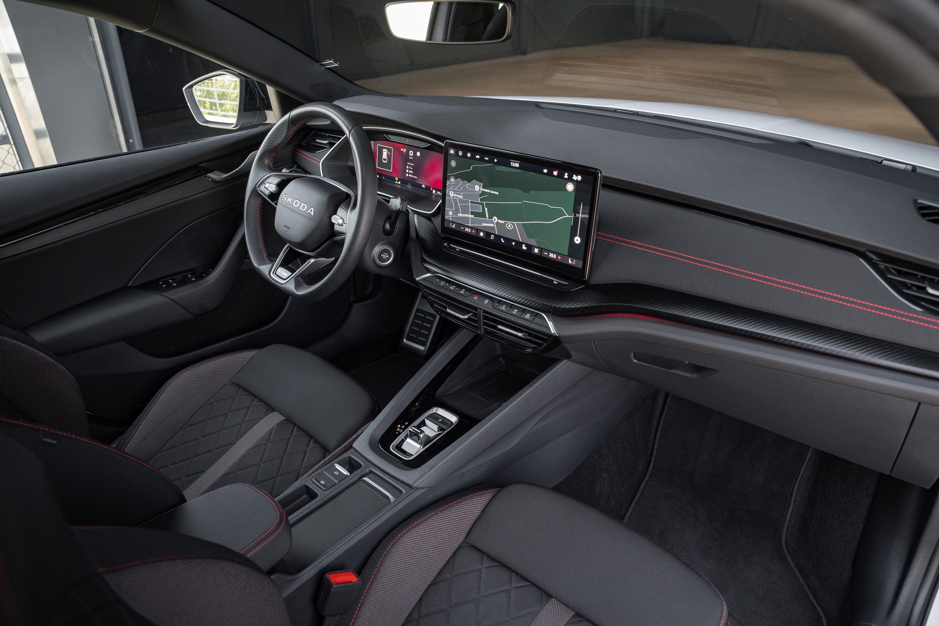 SKODA Octavia Combi 2.0 TSI DSG RS-image-13