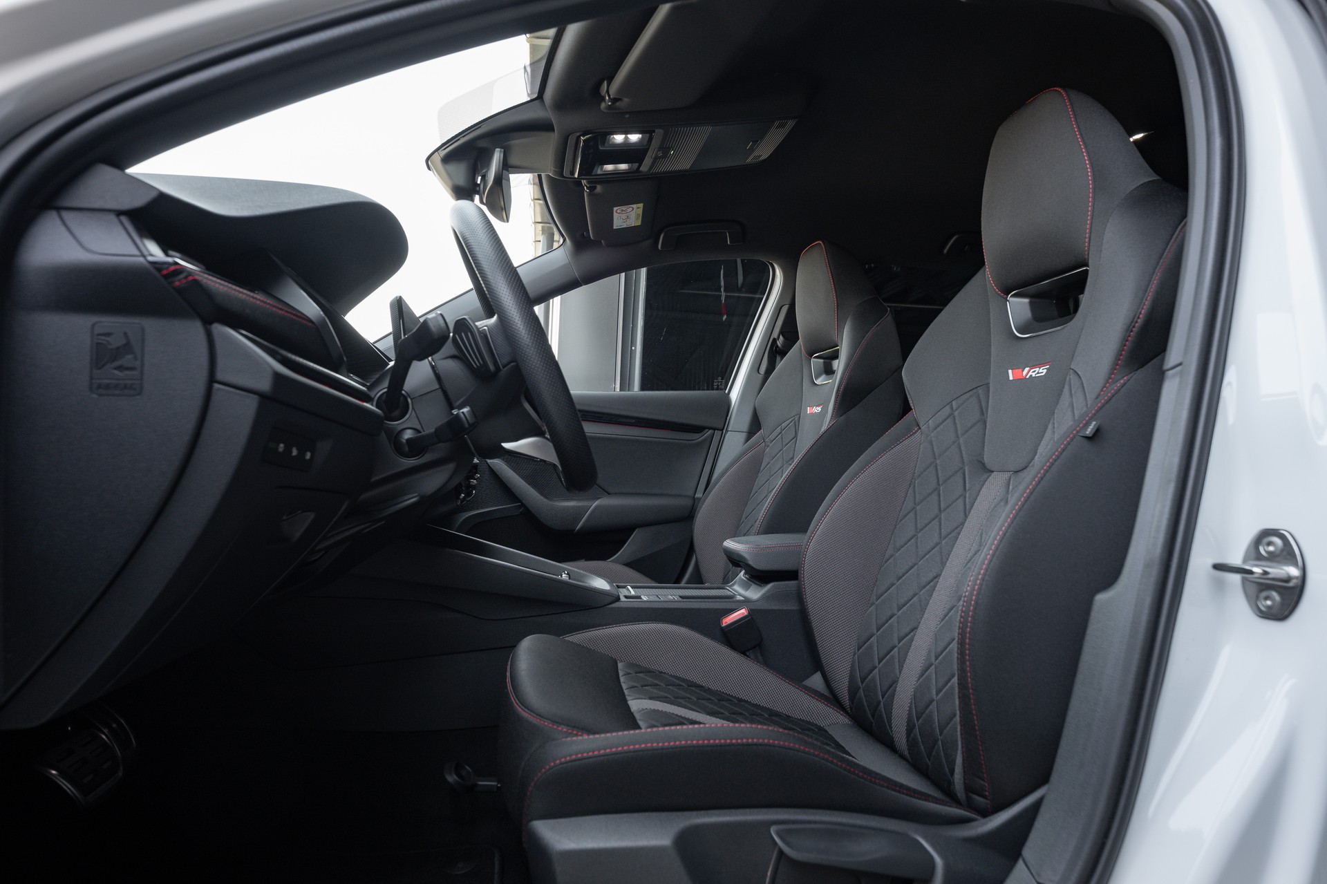 SKODA Octavia Combi 2.0 TSI DSG RS-image-9
