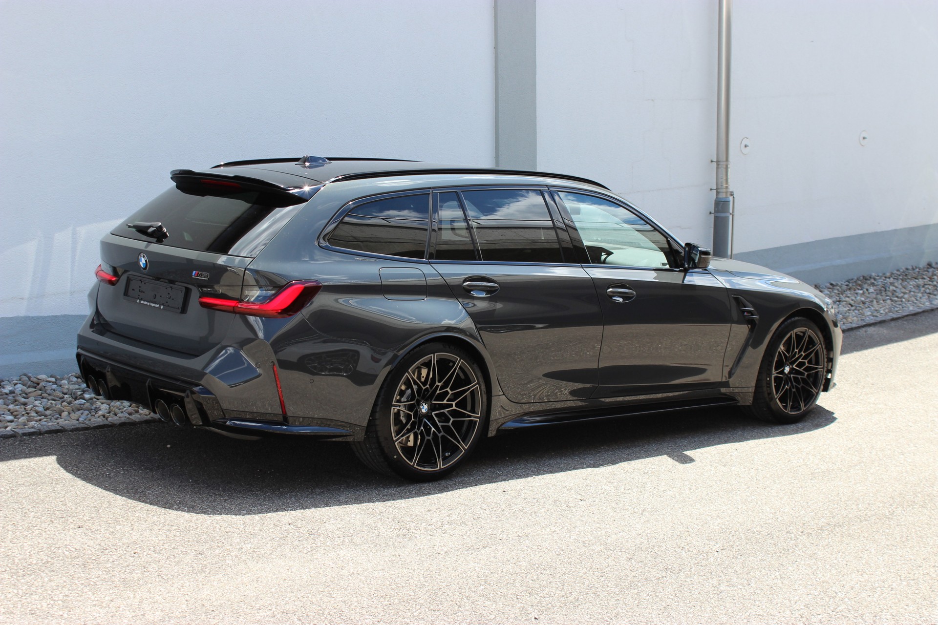 BMW M3 Touring xDrive Competition Individual *DRAVITGRAU METALLIC*-image-4