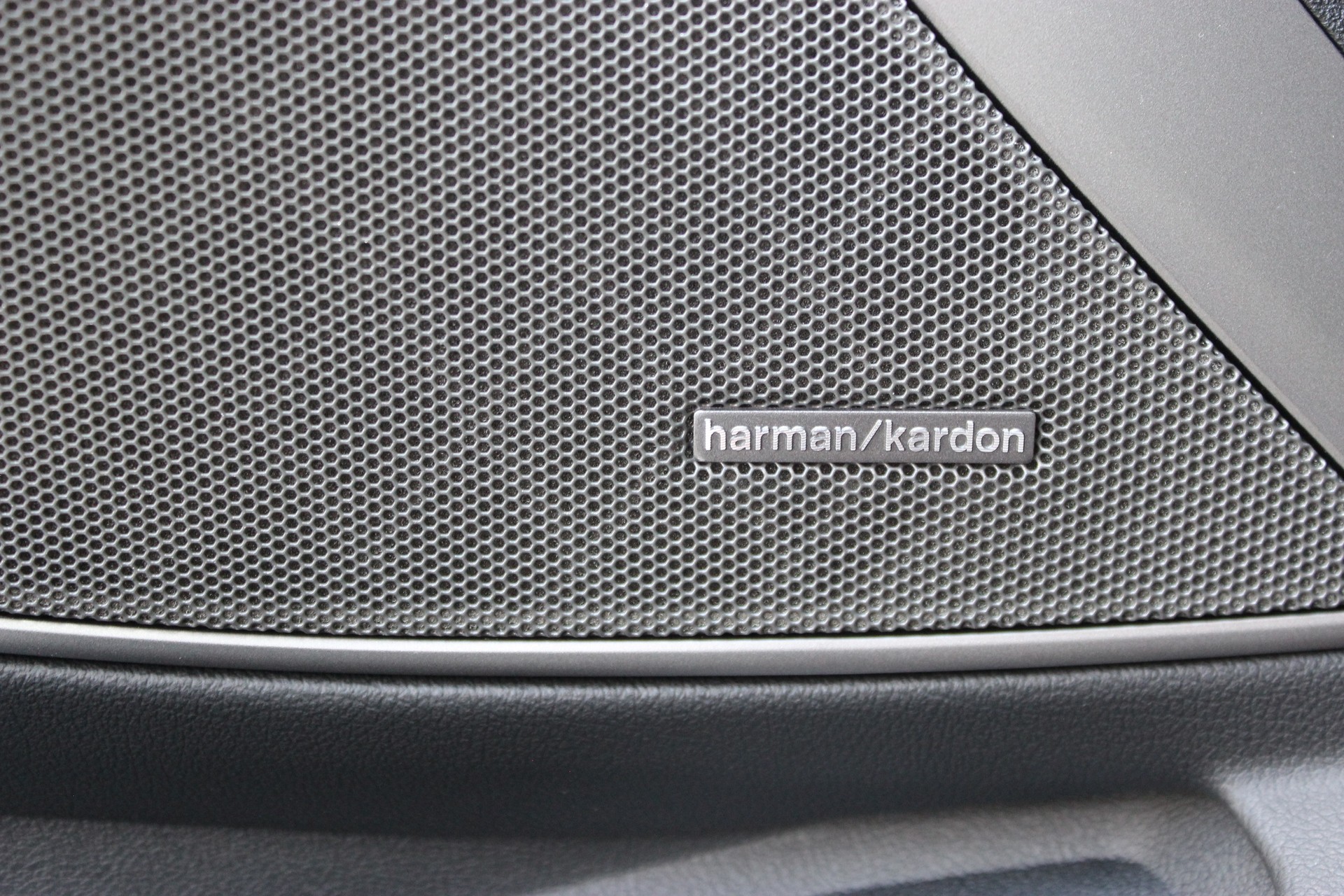 BMW M3 Touring xDrive Competition Individual *DRAVITGRAU METALLIC*-image-8