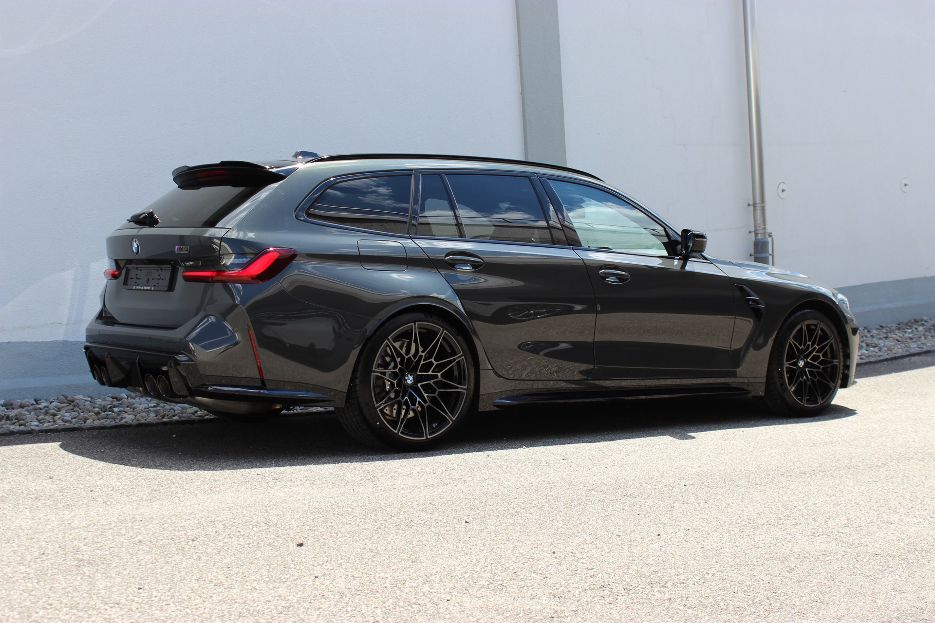 BMW M3 Touring xDrive Competition Individual *DRAVITGRAU METALLIC*-image-12