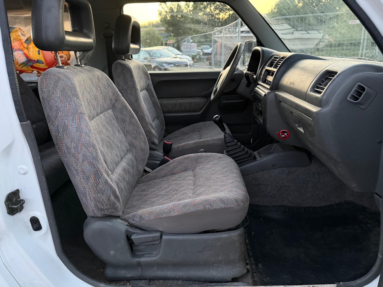 SUZUKI Jimny 1.3 16V JLX-image-9
