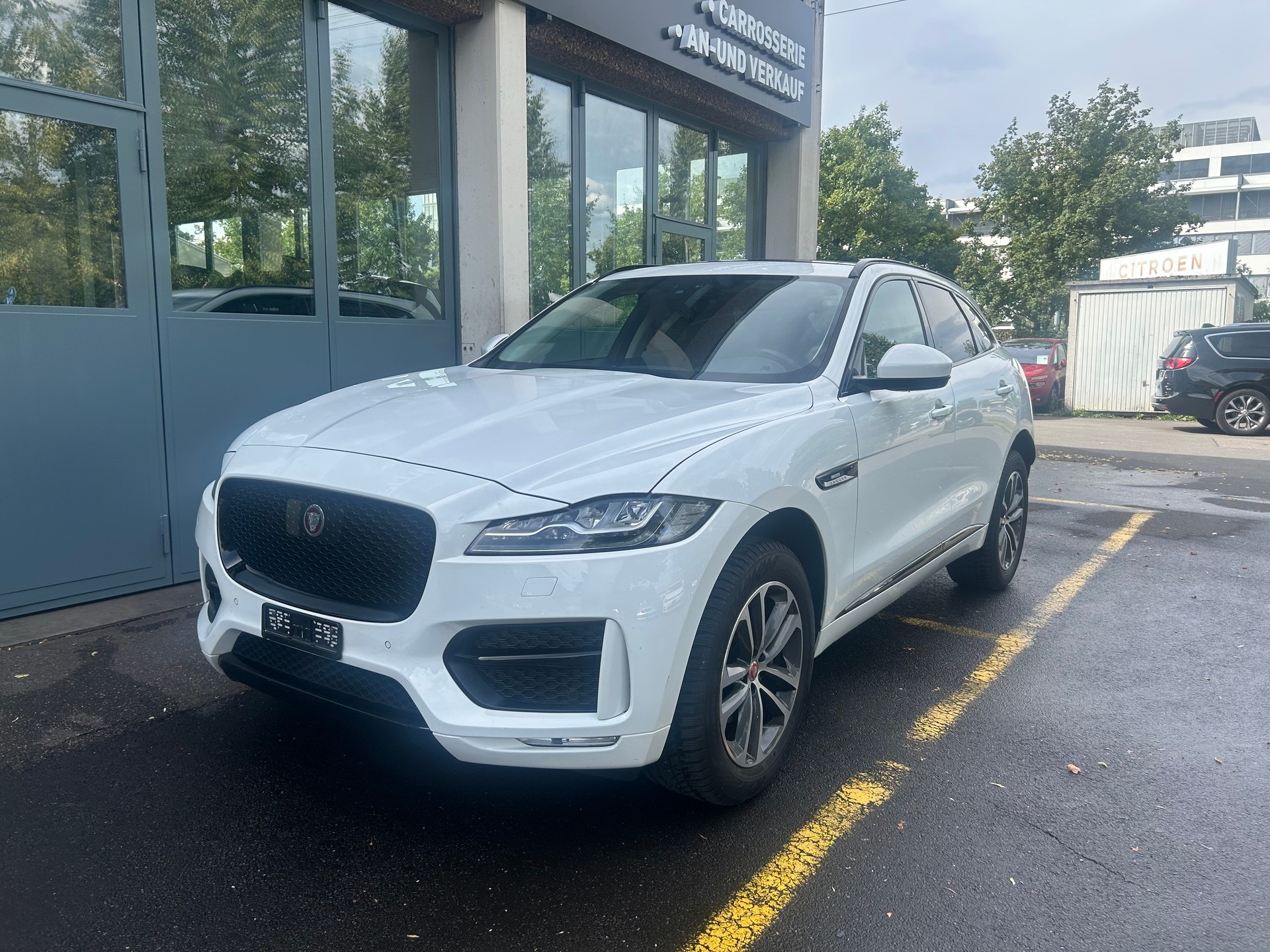 JAGUAR F-Pace 25t 2.0 R-Sport AWD Automatik-image-0