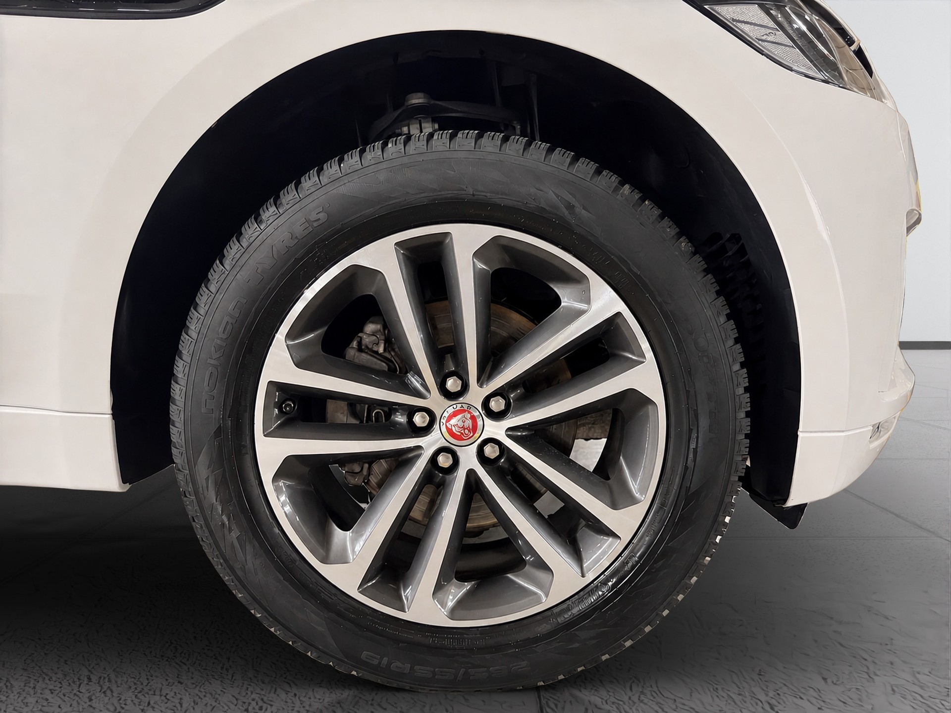 JAGUAR F-Pace 25t 2.0 R-Sport AWD Automatik-image-29