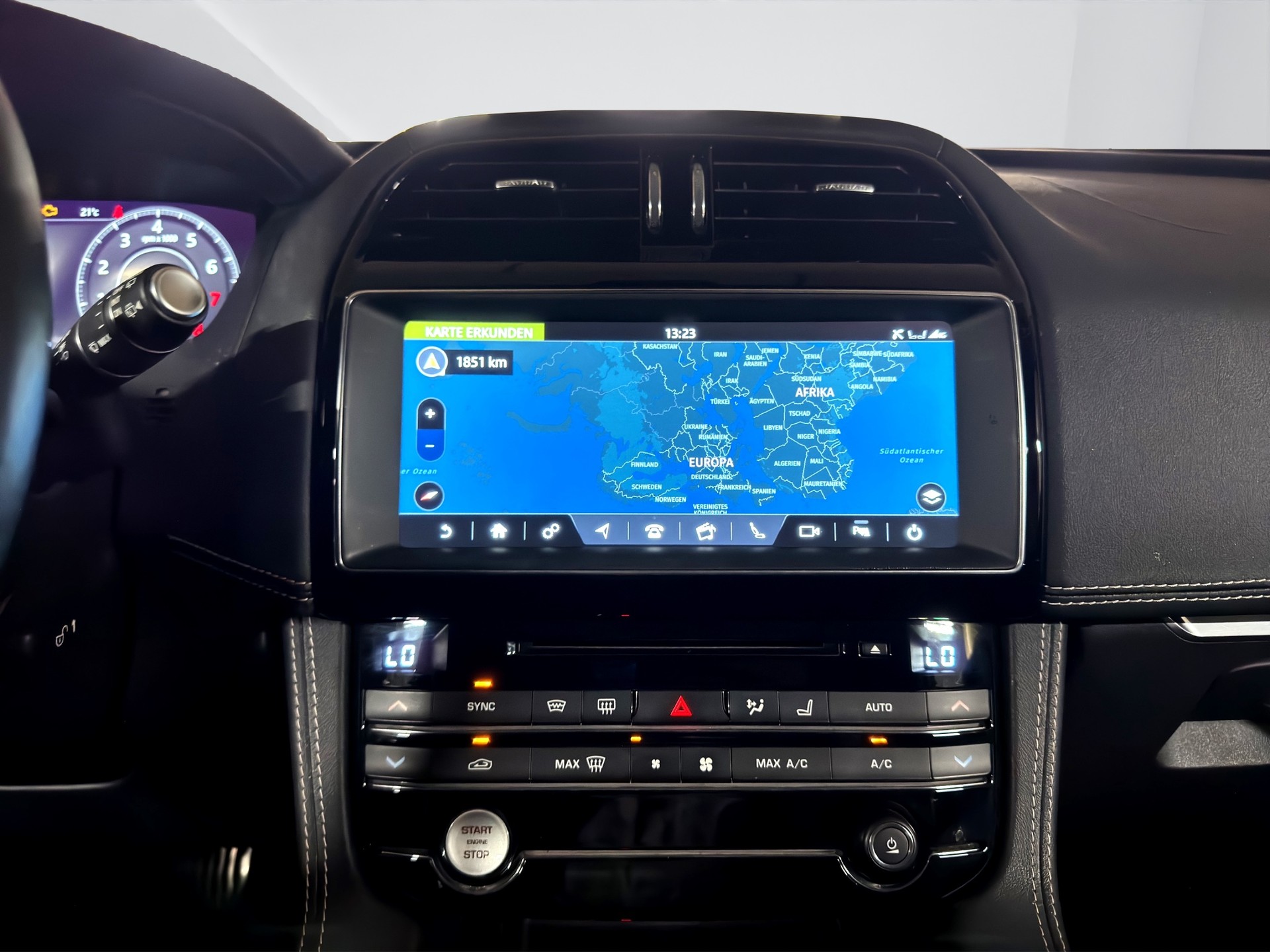 JAGUAR F-Pace 25t 2.0 R-Sport AWD Automatik-image-16
