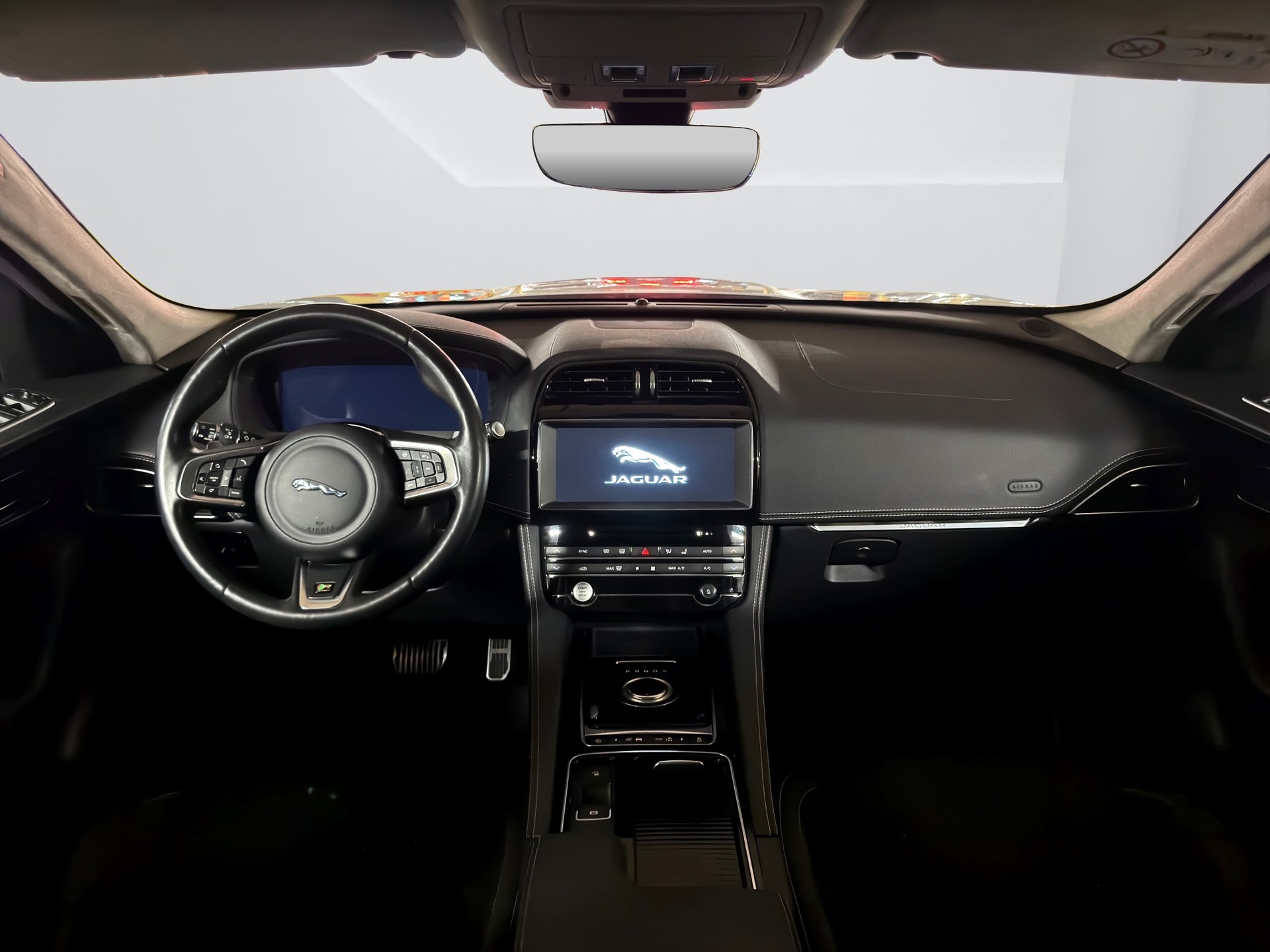 JAGUAR F-Pace 25t 2.0 R-Sport AWD Automatik-image-12