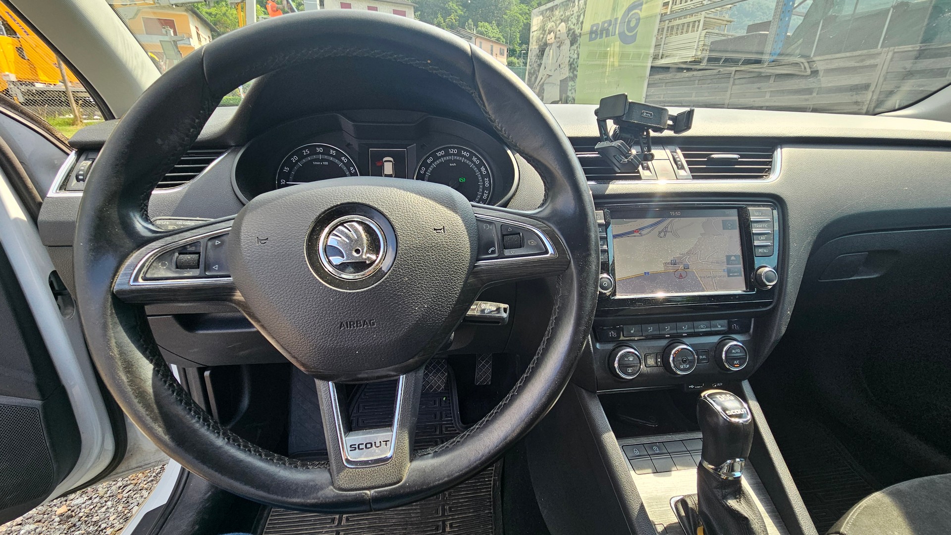 SKODA Octavia Combi 2.0 TDI Scout 4x4 DSG-image-7