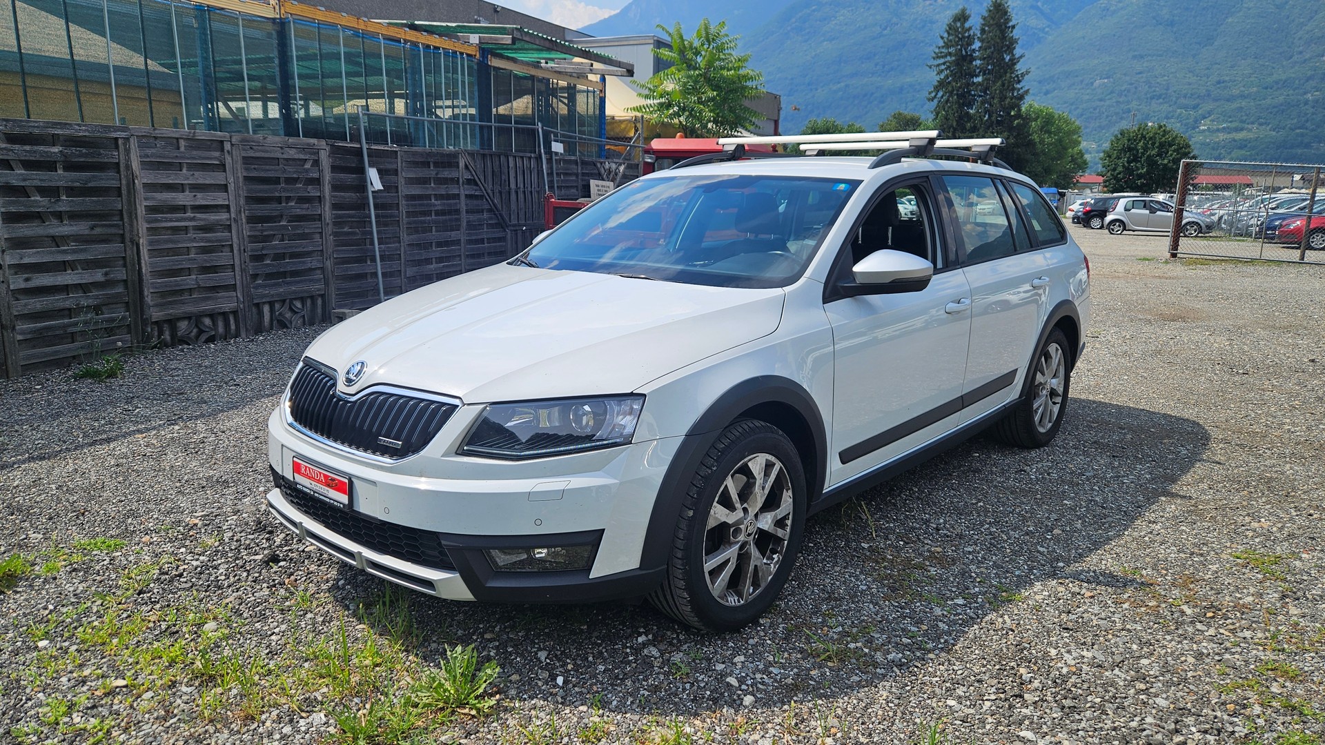 SKODA Octavia Combi 2.0 TDI Scout 4x4 DSG-image-4