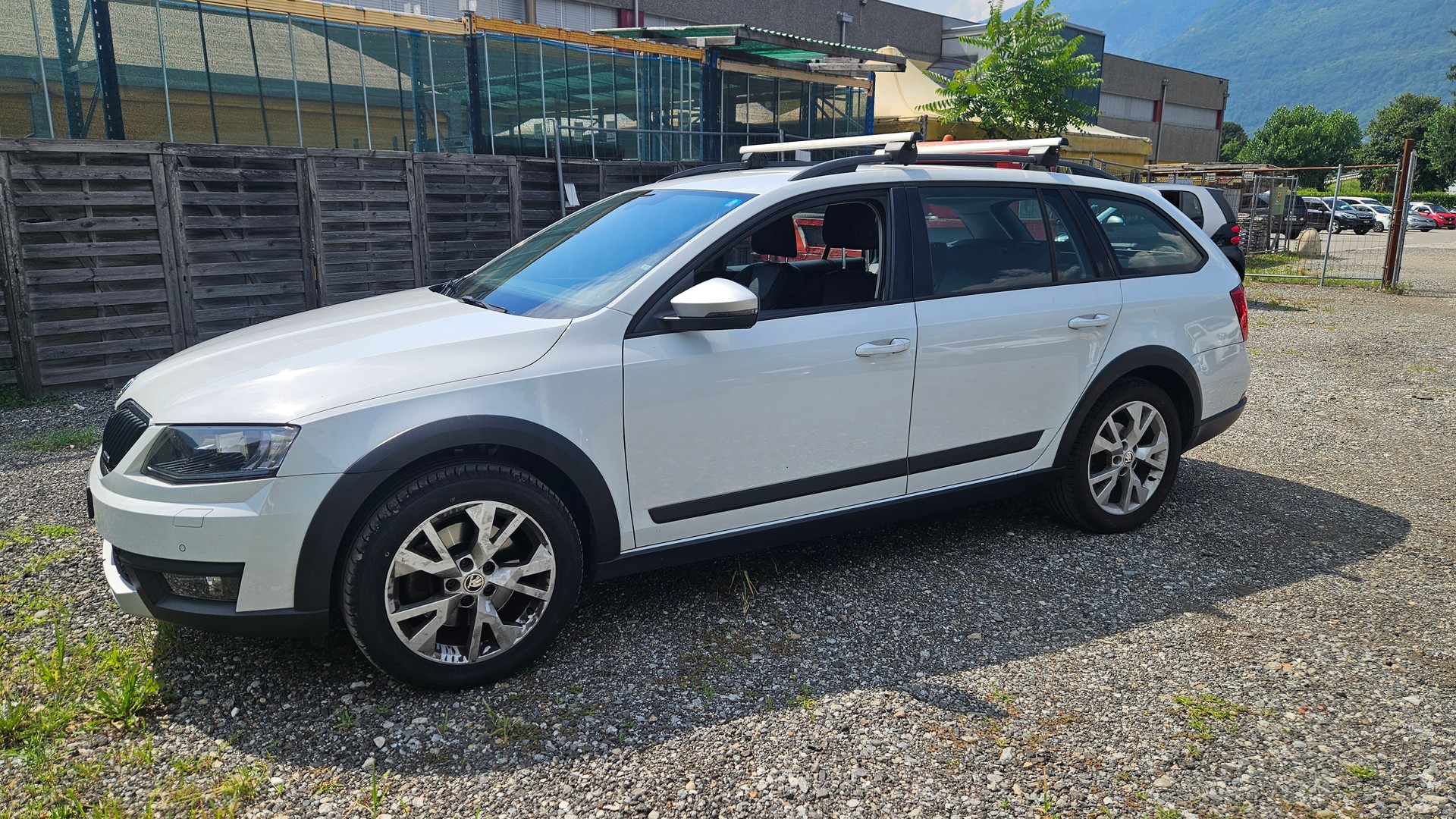 SKODA Octavia Combi 2.0 TDI Scout 4x4 DSG-image-1