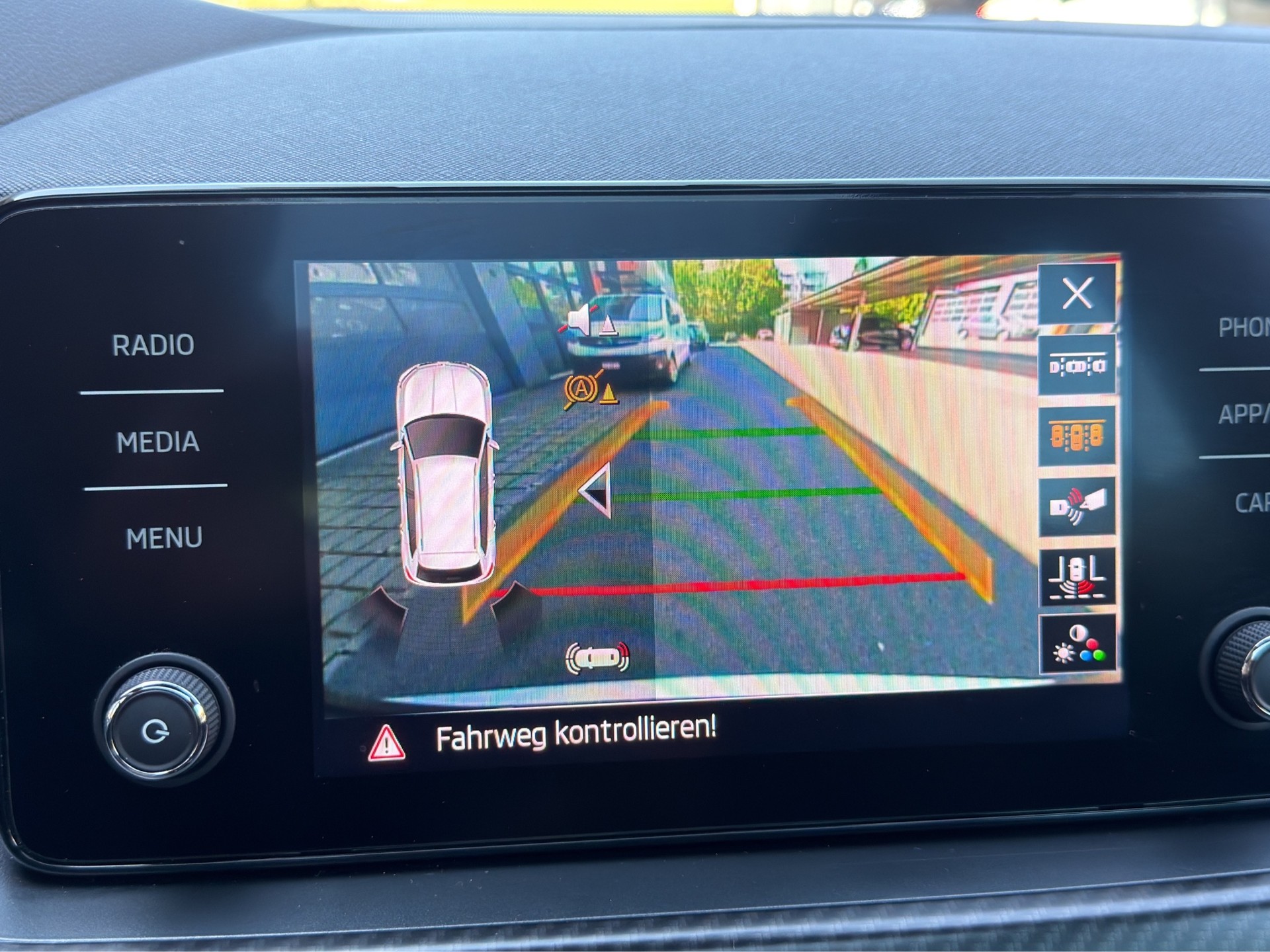 SKODA Kamiq 1.5 TSI Monte Carlo DSG-image-16