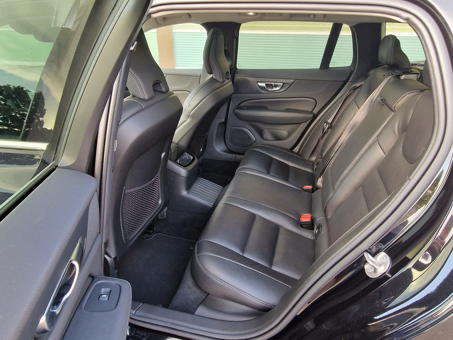 VOLVO V60 T6 eAWD Plug in Hybrid Ultra Bright Geartronic-image-10