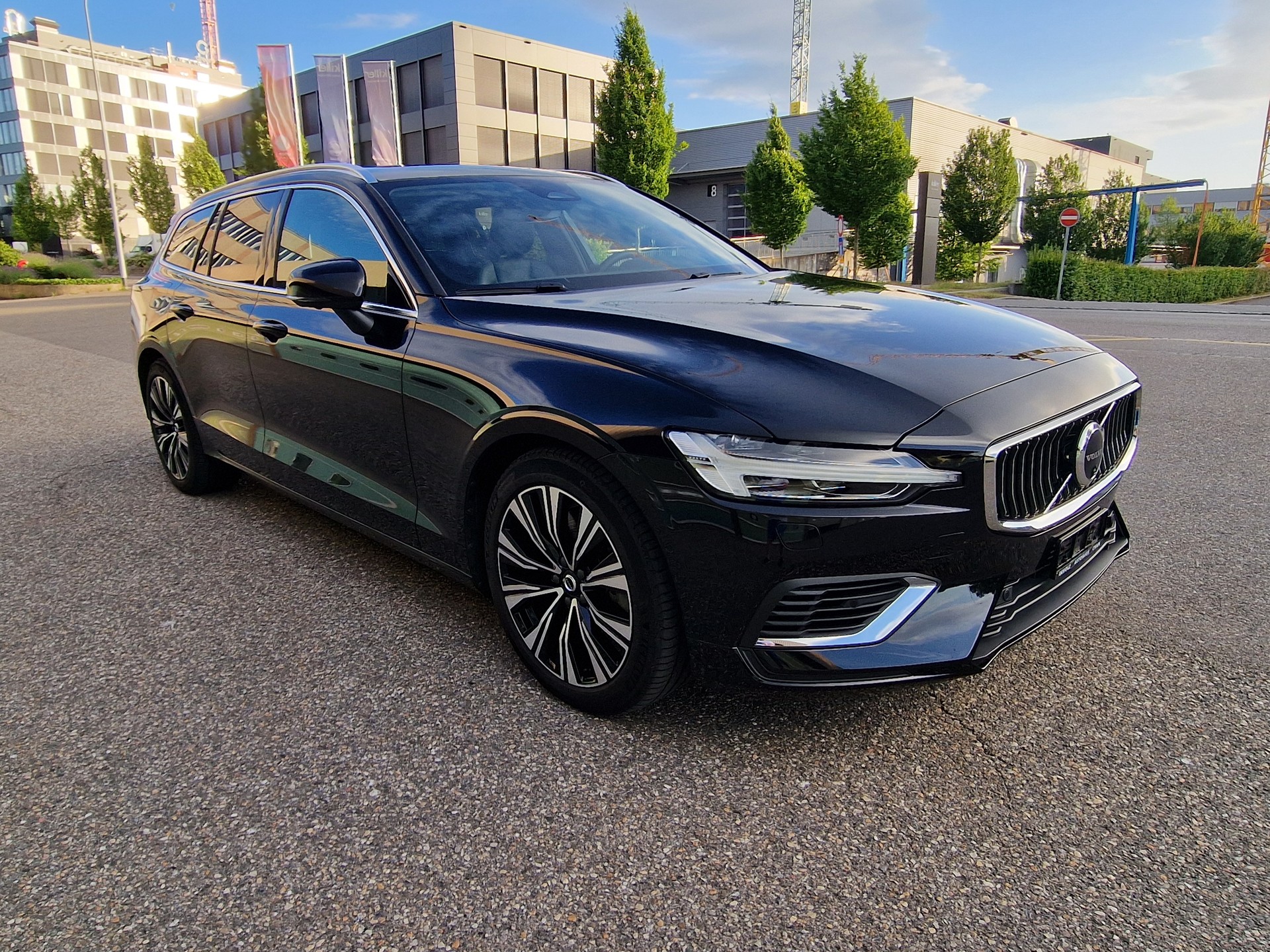 VOLVO V60 T6 eAWD Plug in Hybrid Ultra Bright Geartronic-image-6