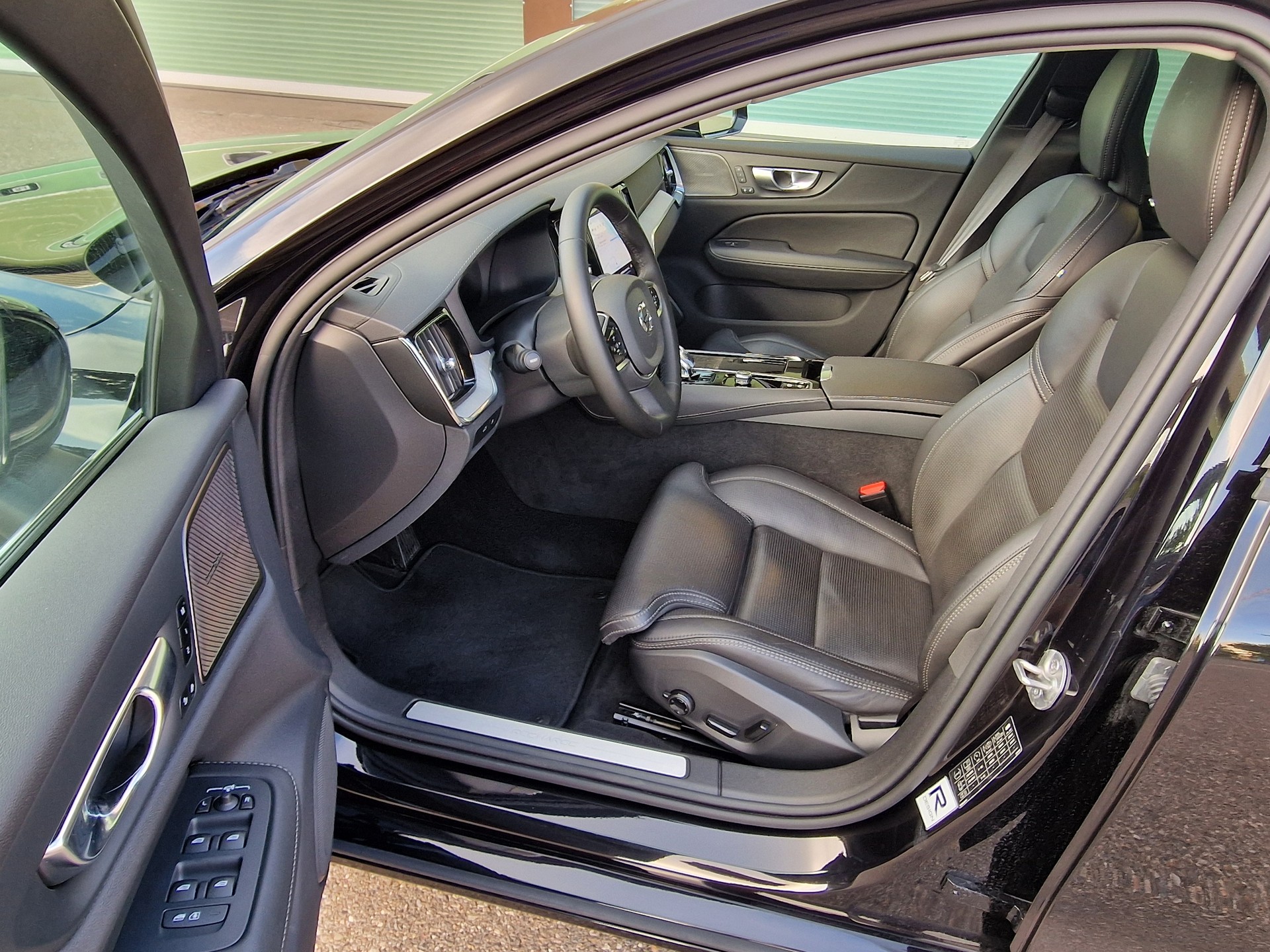 VOLVO V60 T6 eAWD Plug in Hybrid Ultra Bright Geartronic-image-8