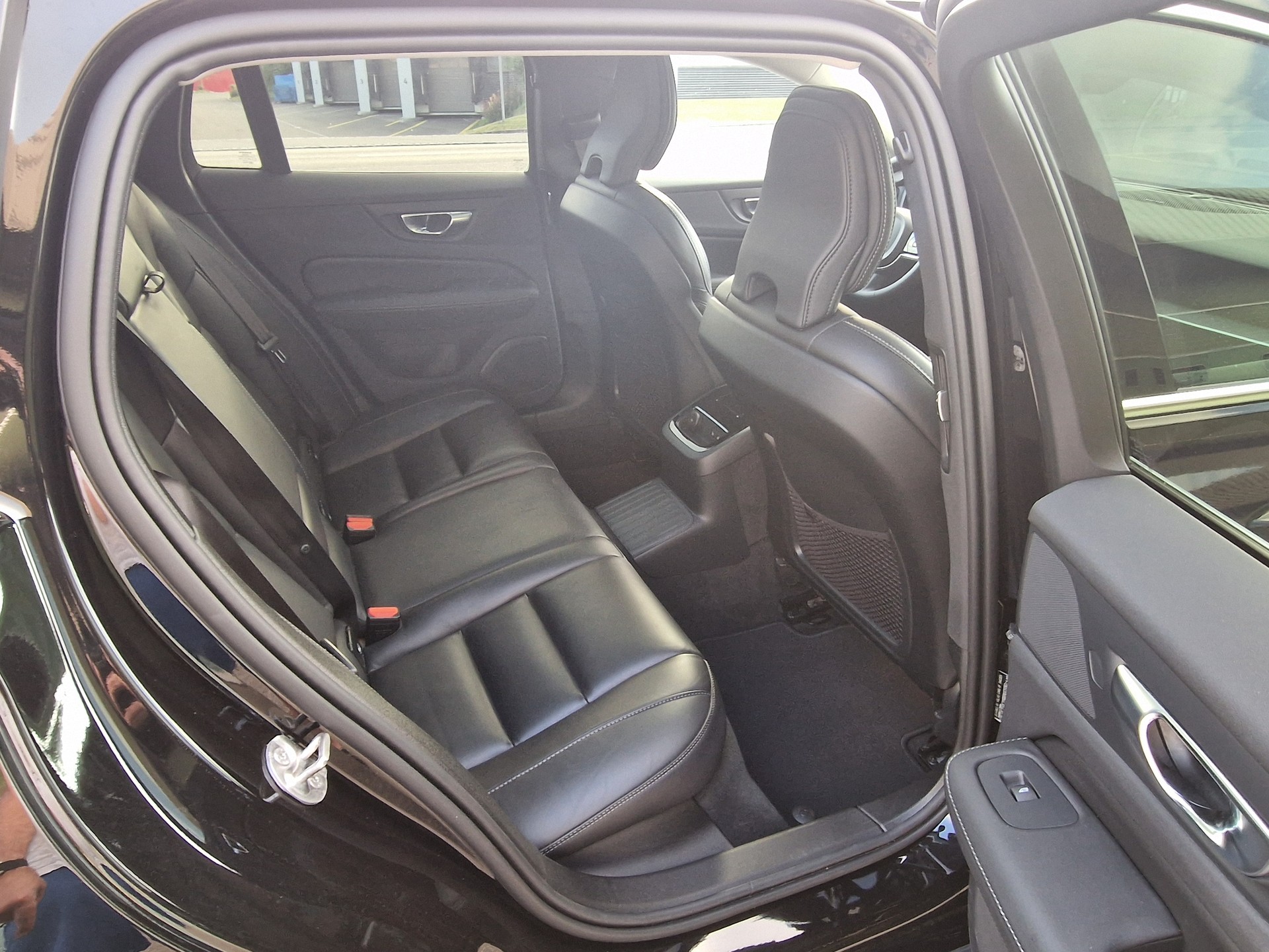 VOLVO V60 T6 eAWD Plug in Hybrid Ultra Bright Geartronic-image-11