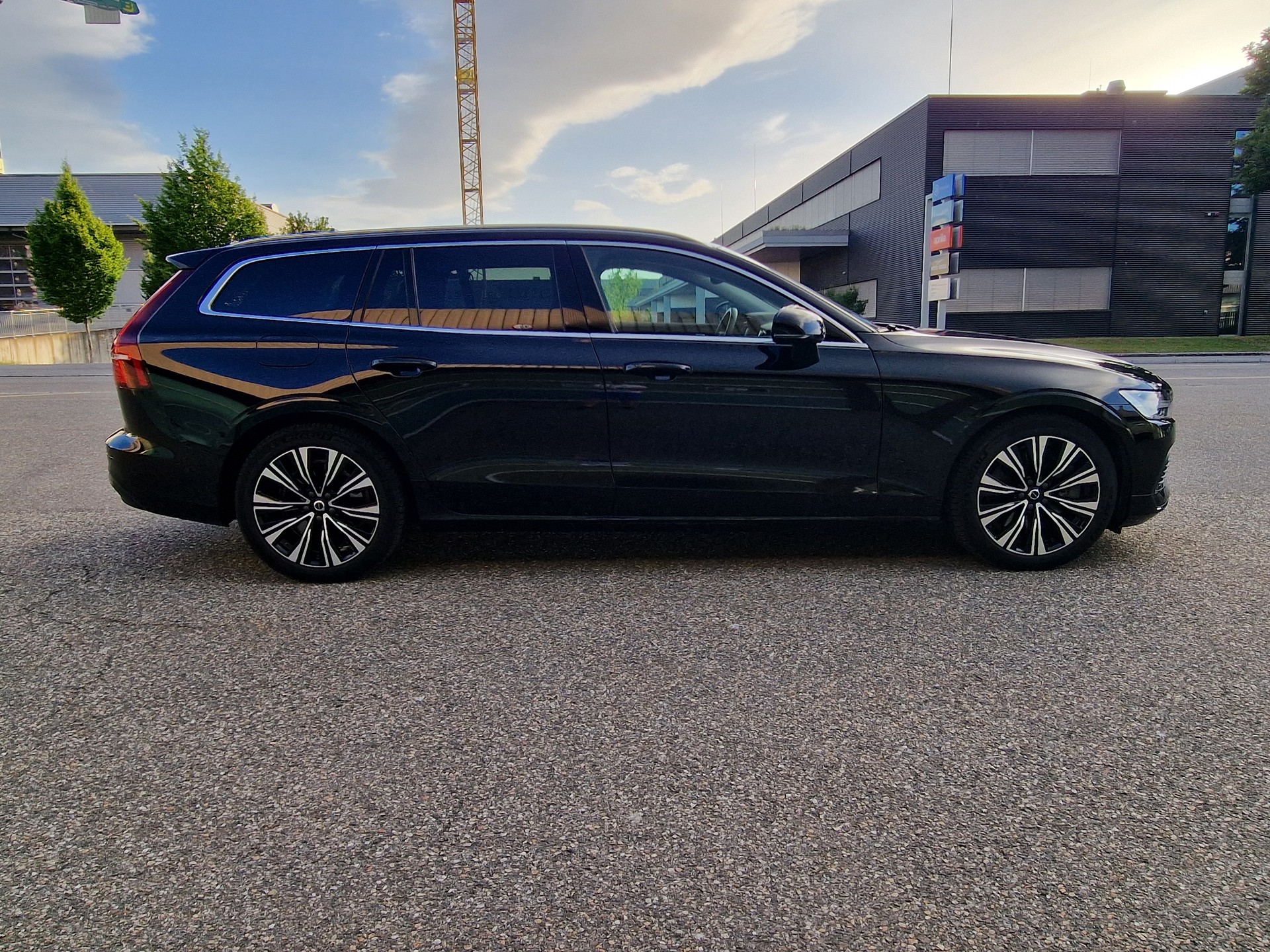 VOLVO V60 T6 eAWD Plug in Hybrid Ultra Bright Geartronic-image-5