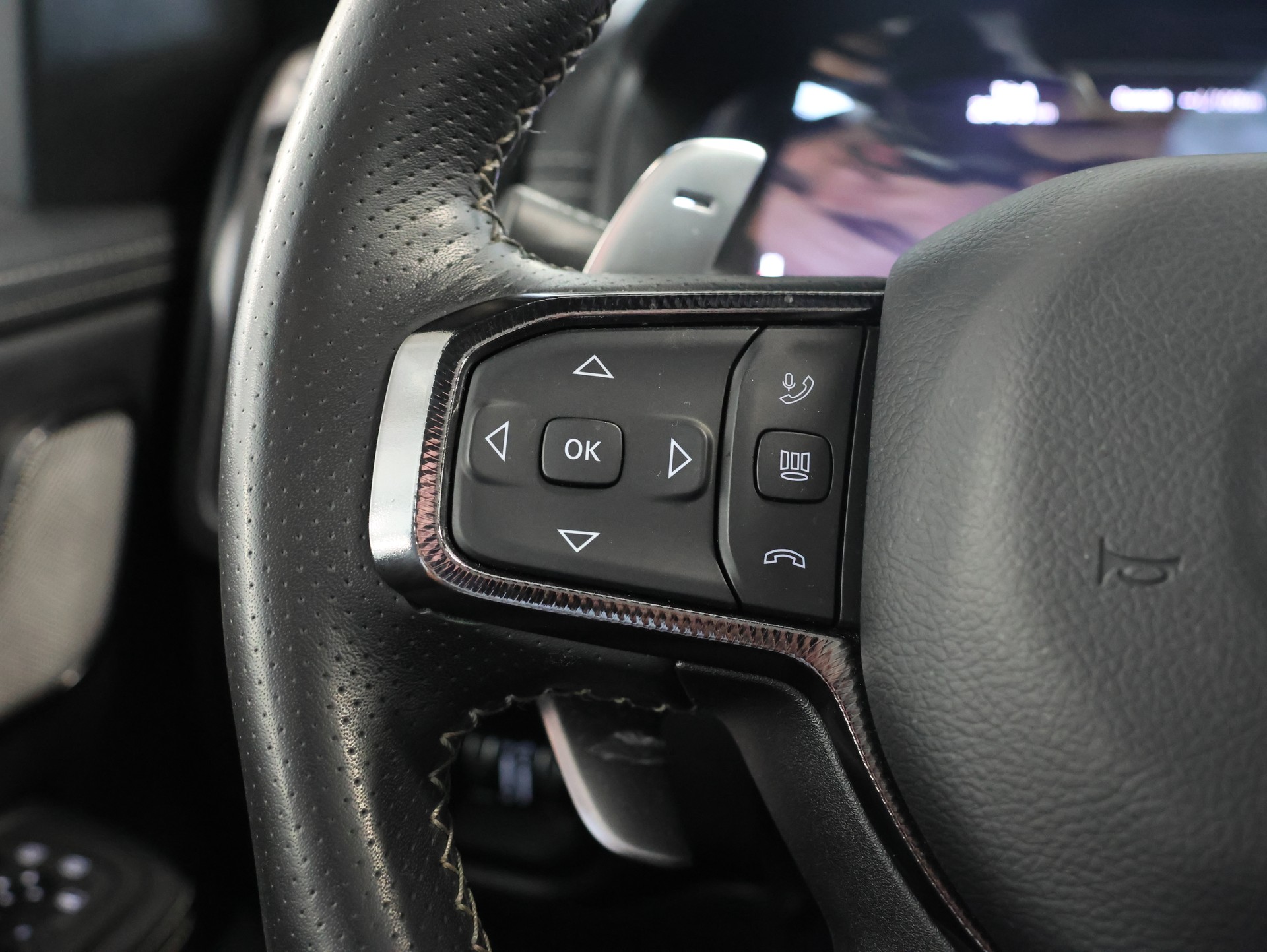DODGE Dodge Ram 1500 *Panoramadach* *Harman Kardon* *360 Kamera*-image-25