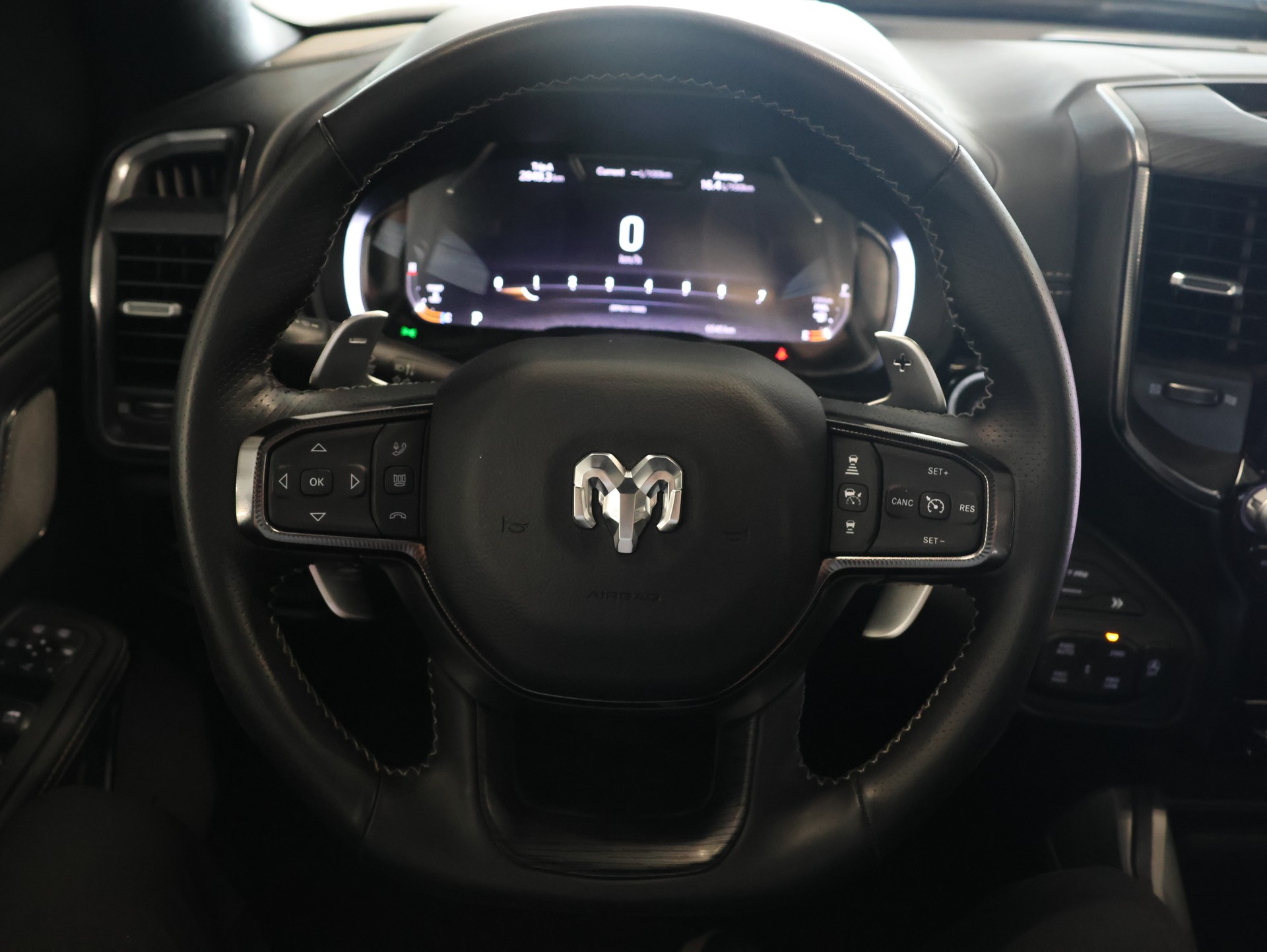 DODGE Dodge Ram 1500 *Panoramadach* *Harman Kardon* *360 Kamera*-image-16