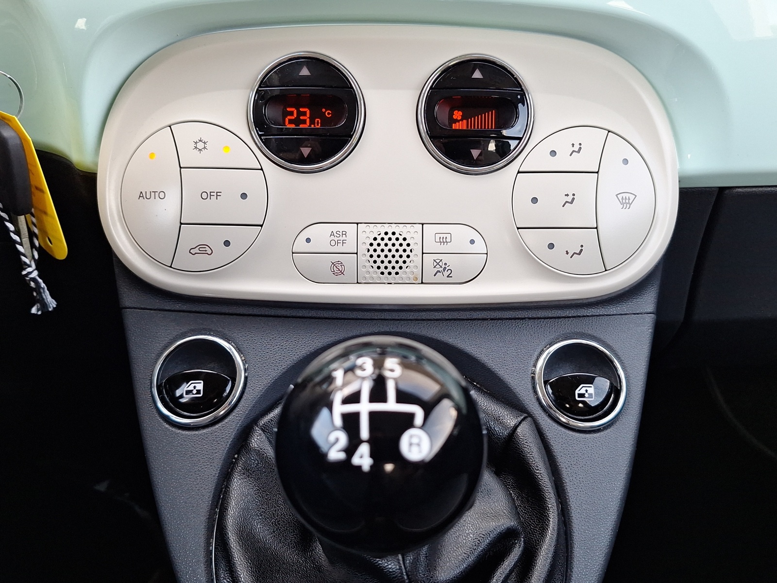 FIAT 500 C 0.9 T TwinAir Pop Star-image-12