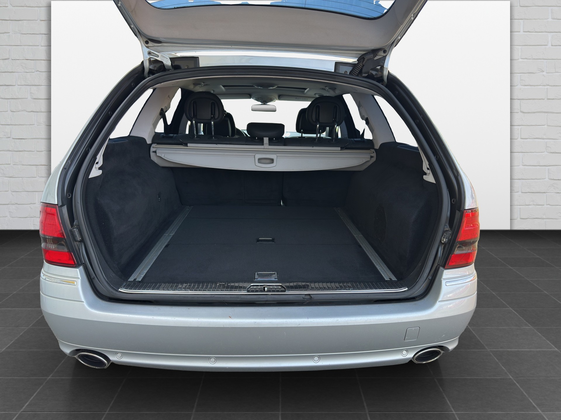 MERCEDES-BENZ E 320 CDI Avantgarde 4Matic Automatic-image-11