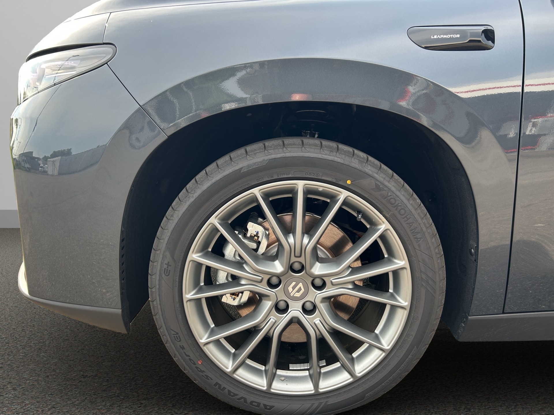 LEAPMOTOR C10 EV AWD-image-8