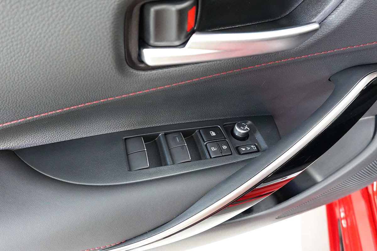TOYOTA Corolla Touring Sports 2.0 HSD GR Sport e-CVT-image-16