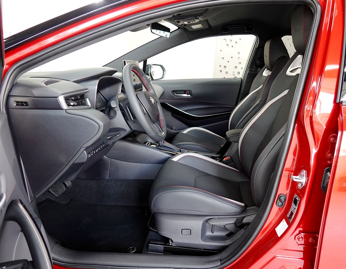 TOYOTA Corolla Touring Sports 2.0 HSD GR Sport e-CVT-image-6