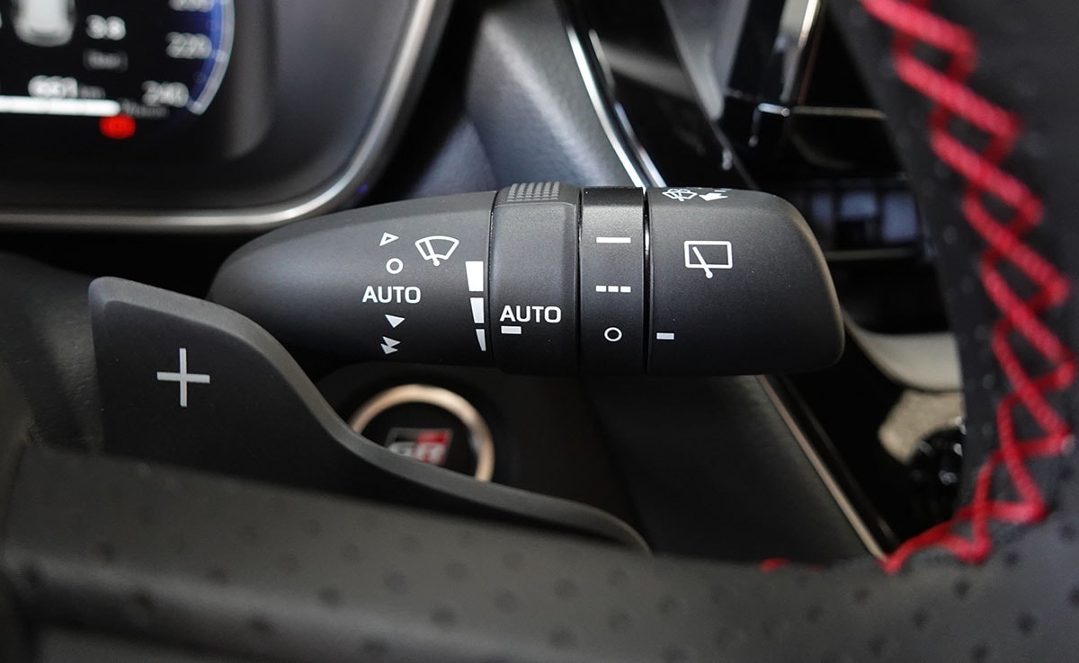 TOYOTA Corolla Touring Sports 2.0 HSD GR Sport e-CVT-image-15