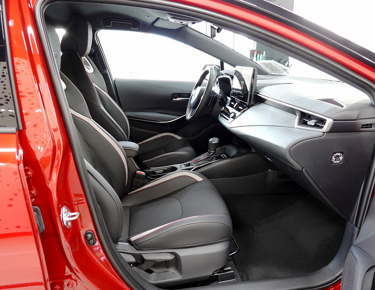 TOYOTA Corolla Touring Sports 2.0 HSD GR Sport e-CVT-image-4