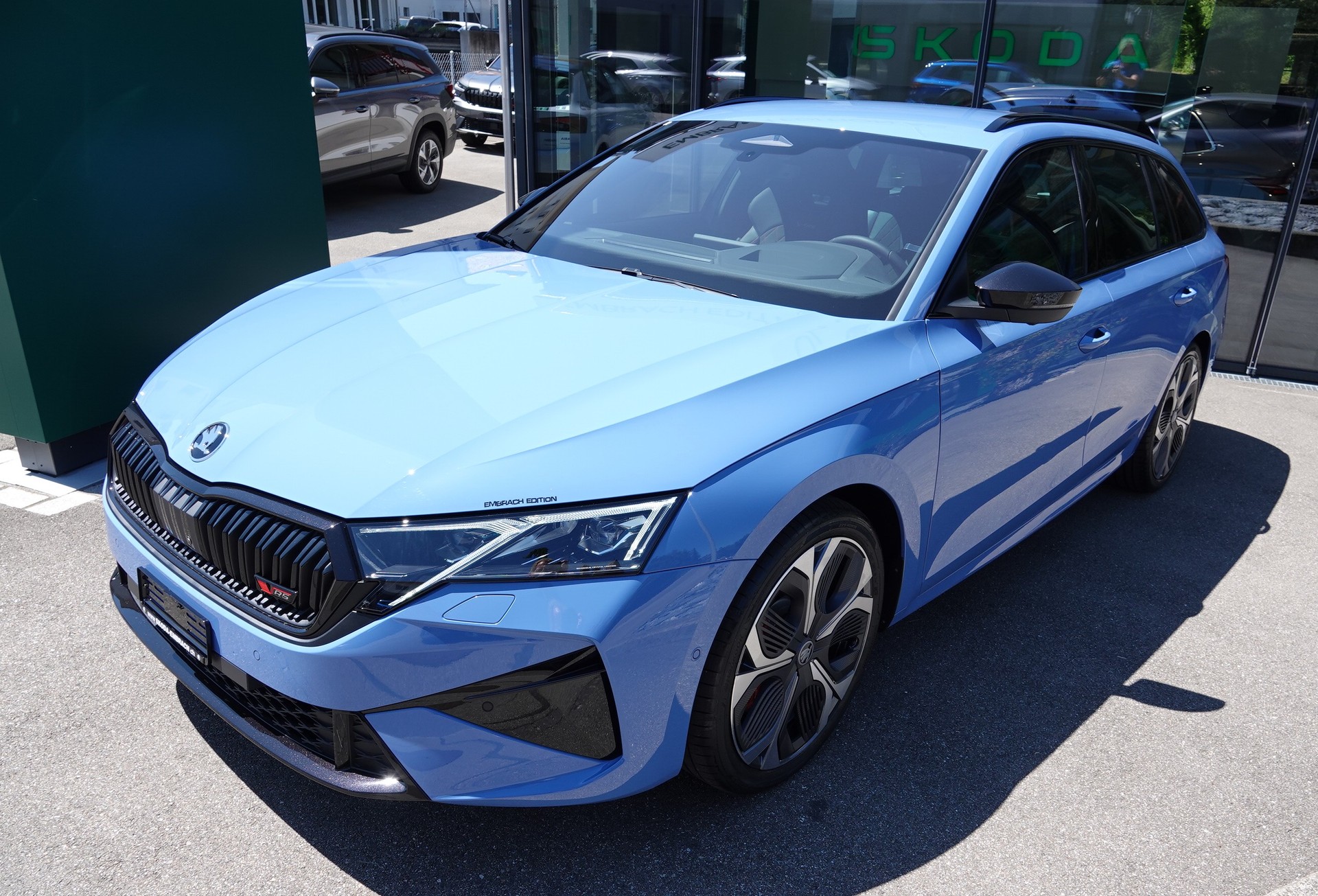SKODA Octavia Combi 2.0 TSI RS 30 Years Edition DSG-image-3
