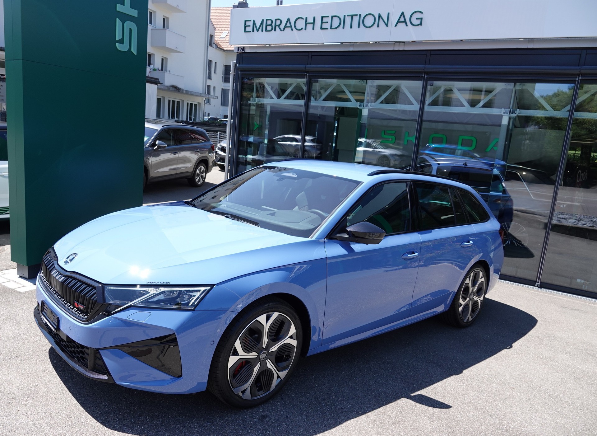 SKODA Octavia Combi 2.0 TSI RS 30 Years Edition DSG-image-0