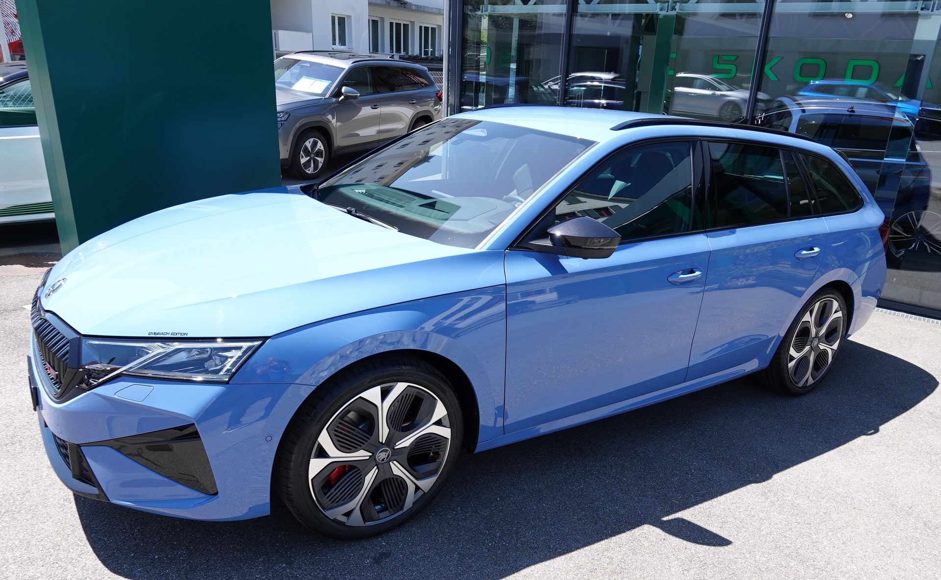 SKODA Octavia Combi 2.0 TSI RS 30 Years Edition DSG-image-4