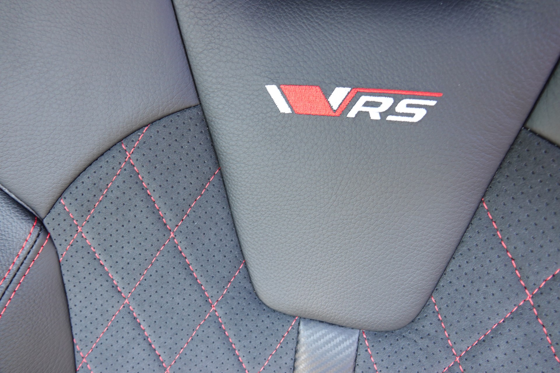 SKODA Octavia Combi 2.0 TSI RS 30 Years Edition DSG-image-12