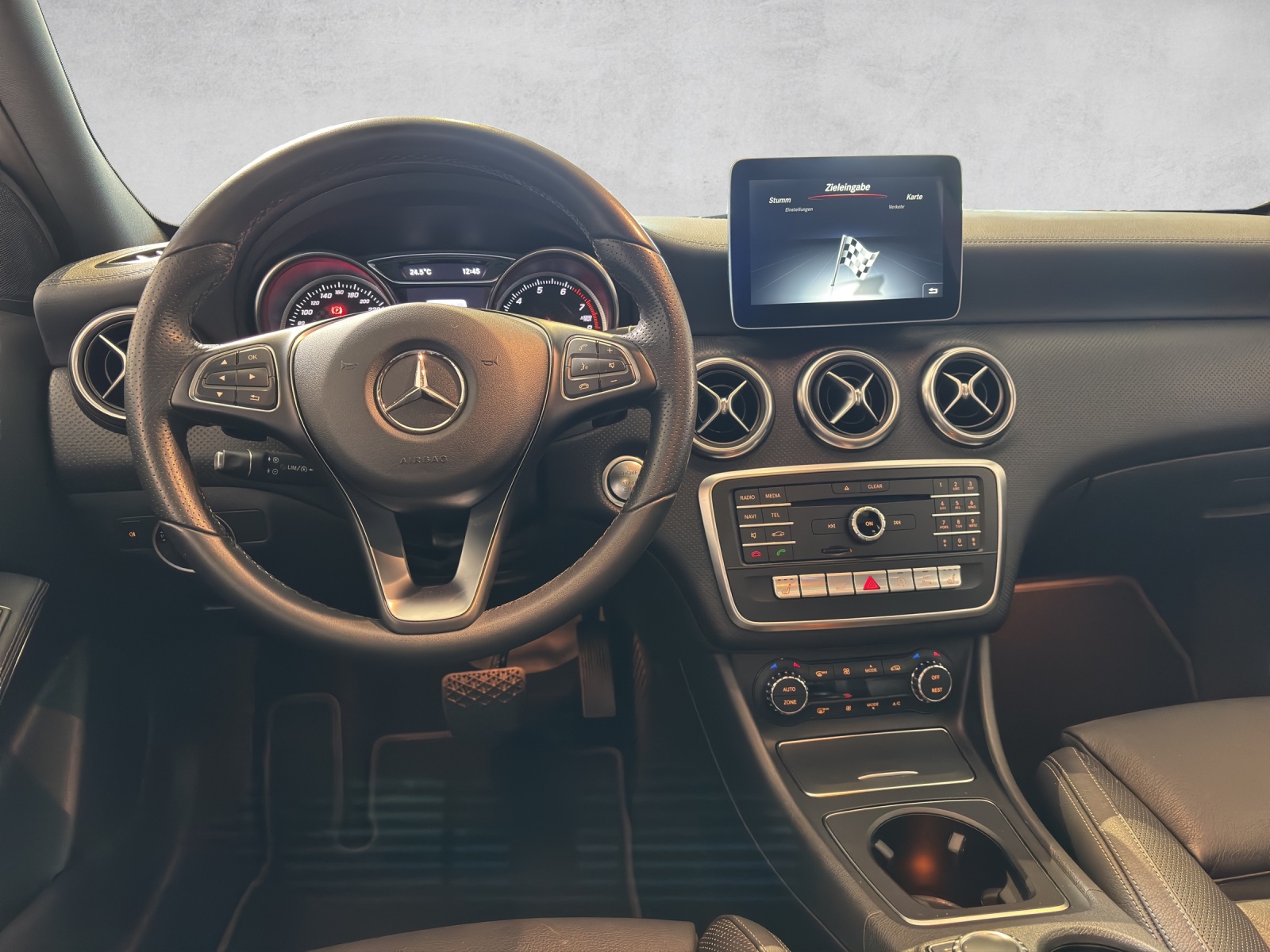 MERCEDES-BENZ A 220 Urban 4Matic 7G-DCT-image-9