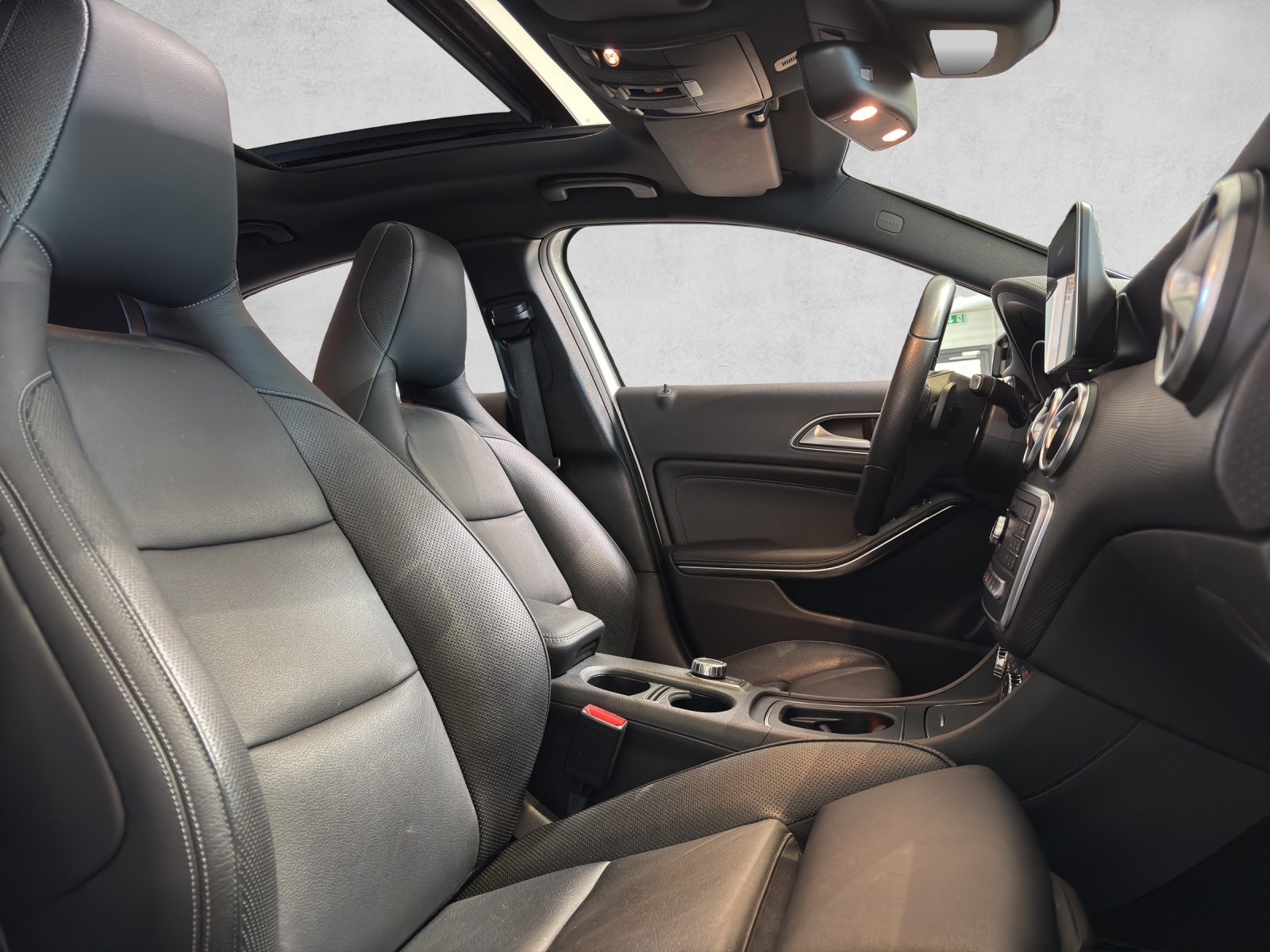 MERCEDES-BENZ A 220 Urban 4Matic 7G-DCT-image-11