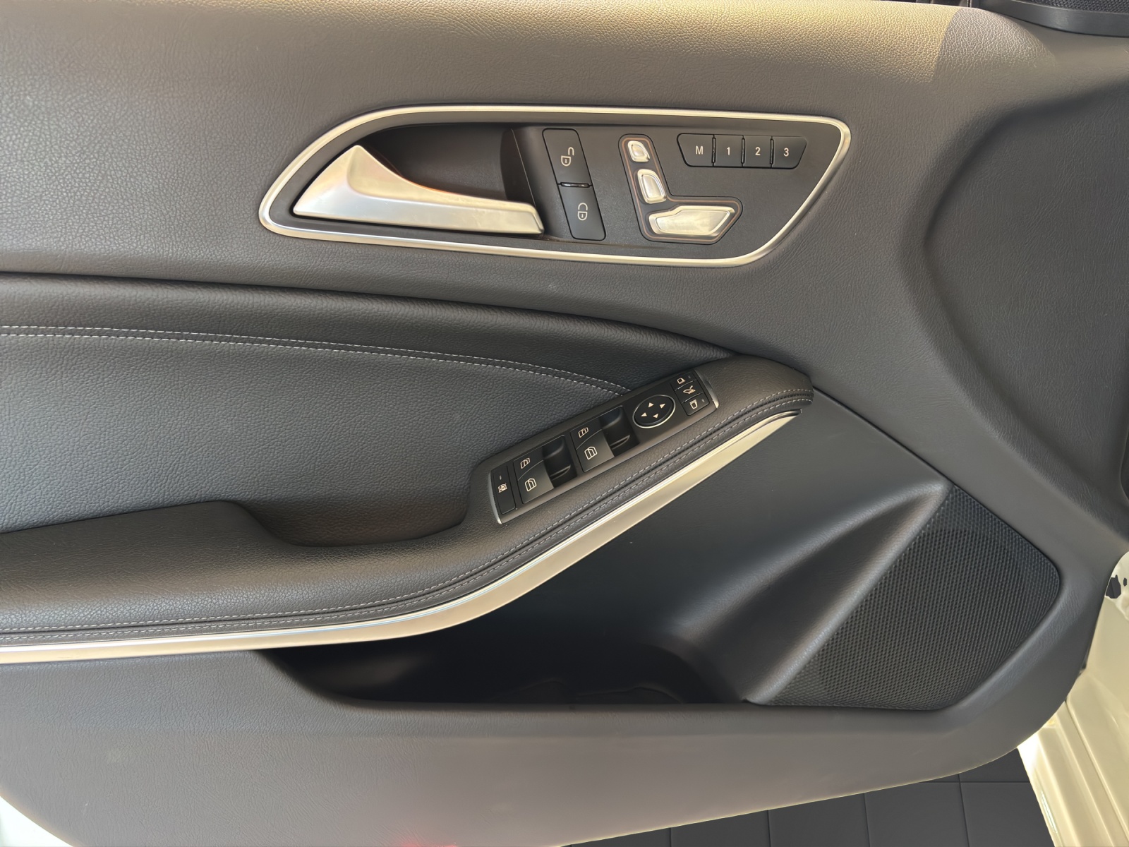 MERCEDES-BENZ A 220 Urban 4Matic 7G-DCT-image-6