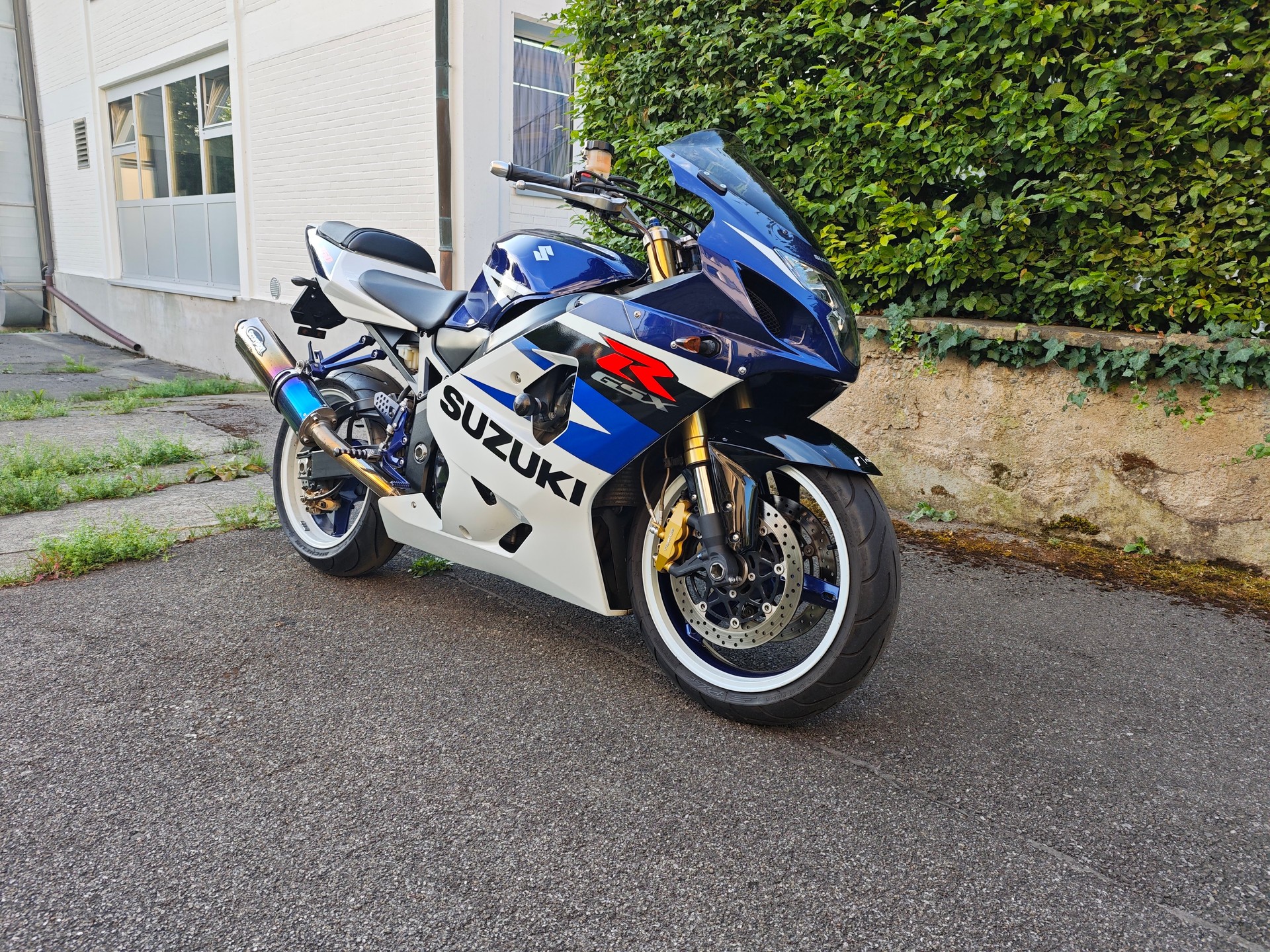 SUZUKI GSX-R 750 K4/K5-image-1